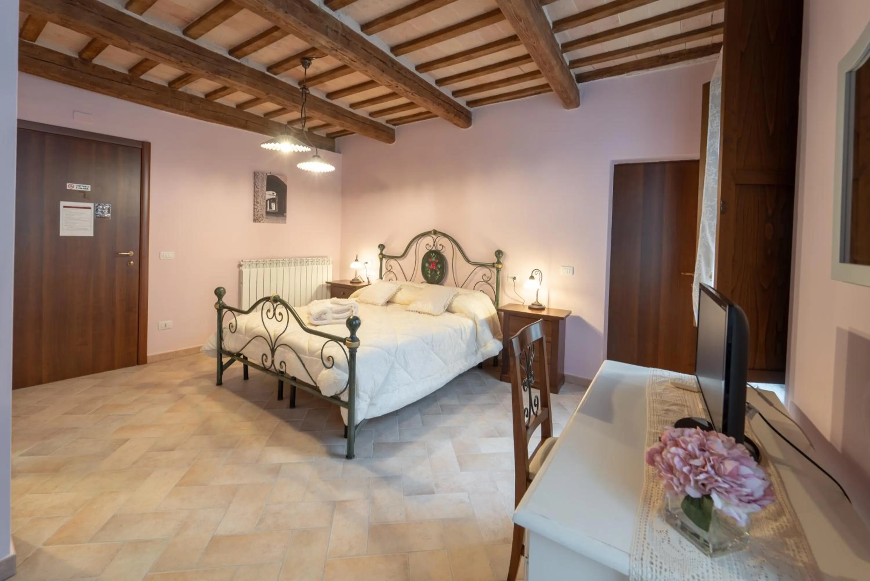 Photo of the whole room, Bed in Albergo La Loggia di San Martino