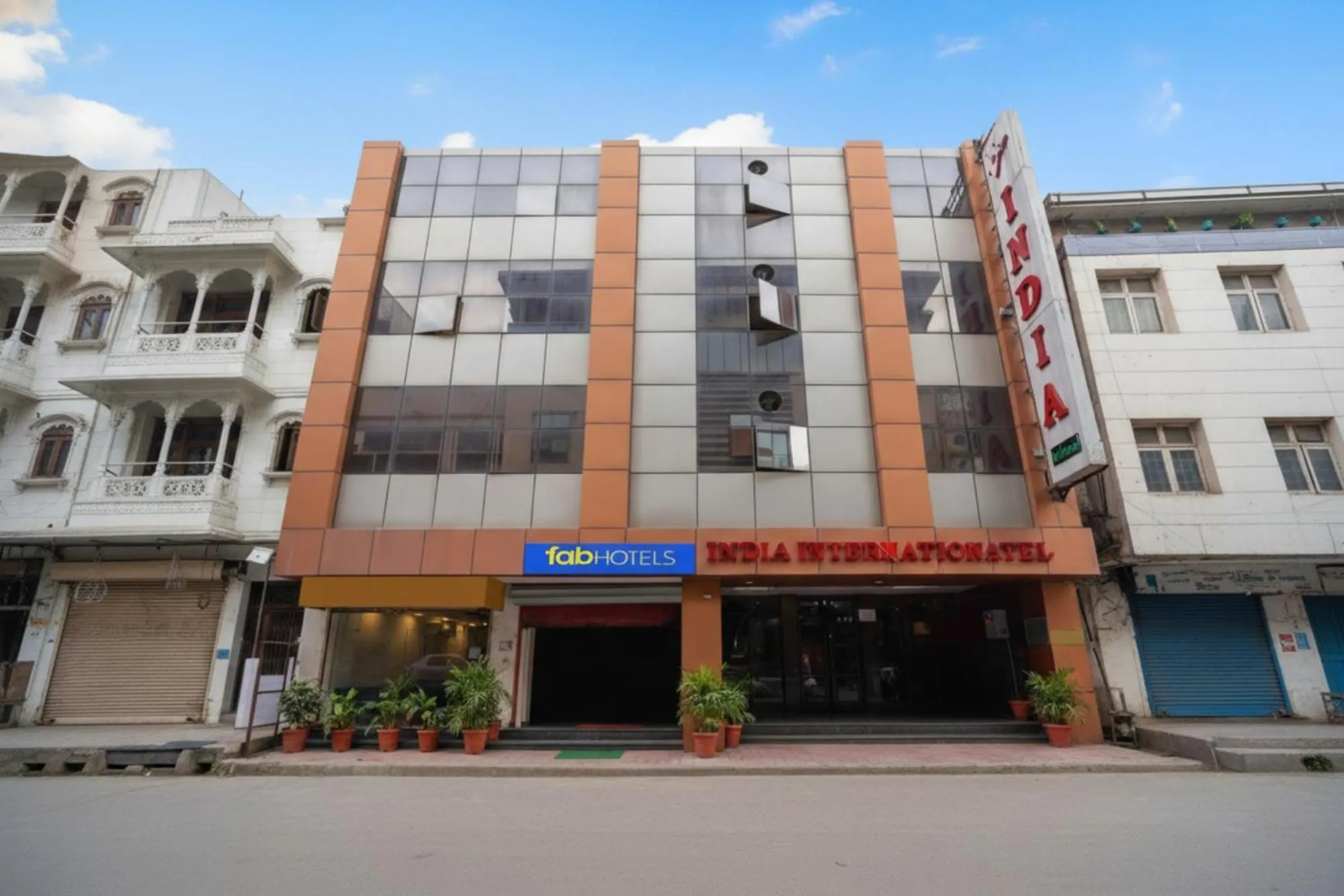 Facade/entrance in FabHotel Hill Park