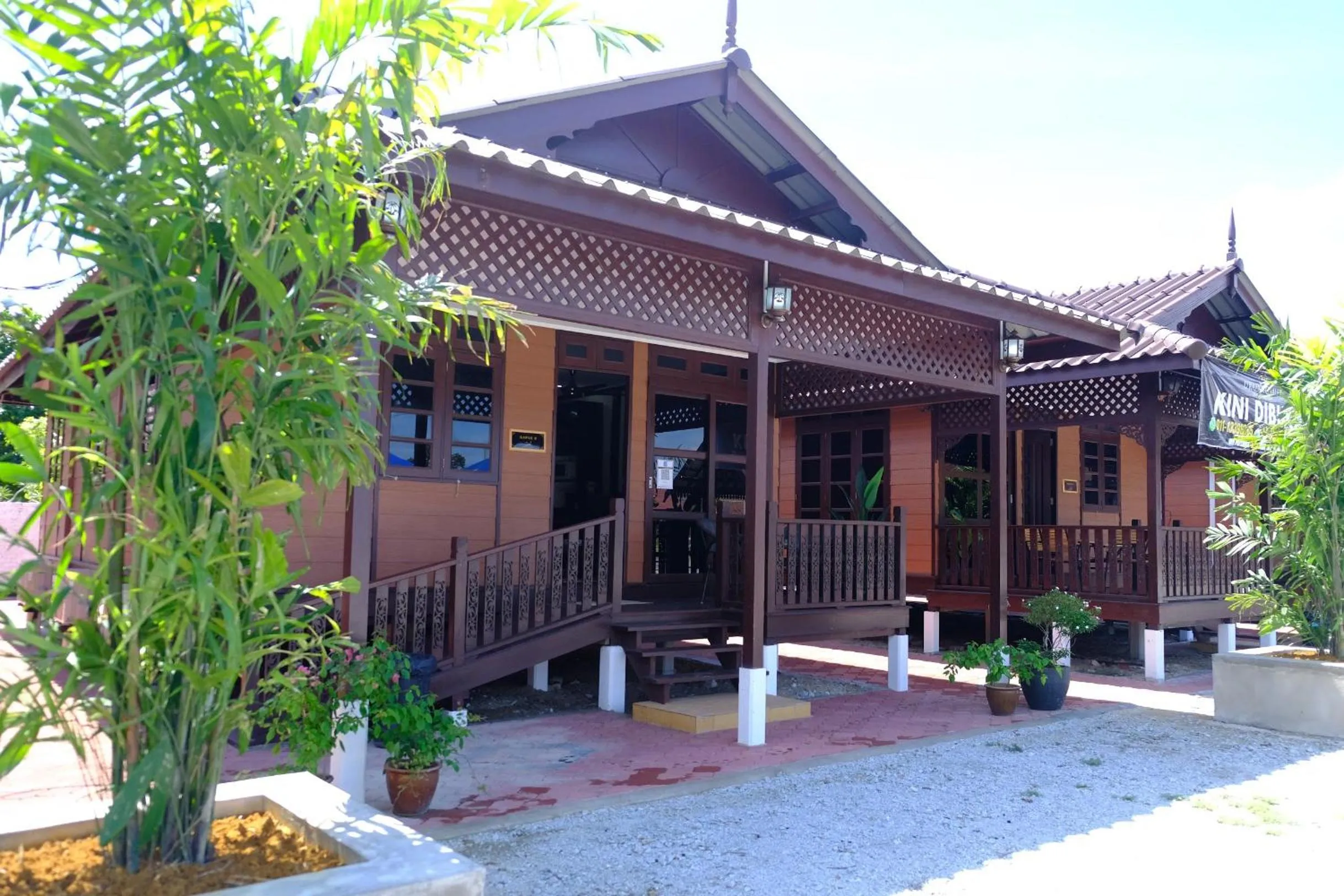 D'Razna Chalet Pantai Seberang Takir