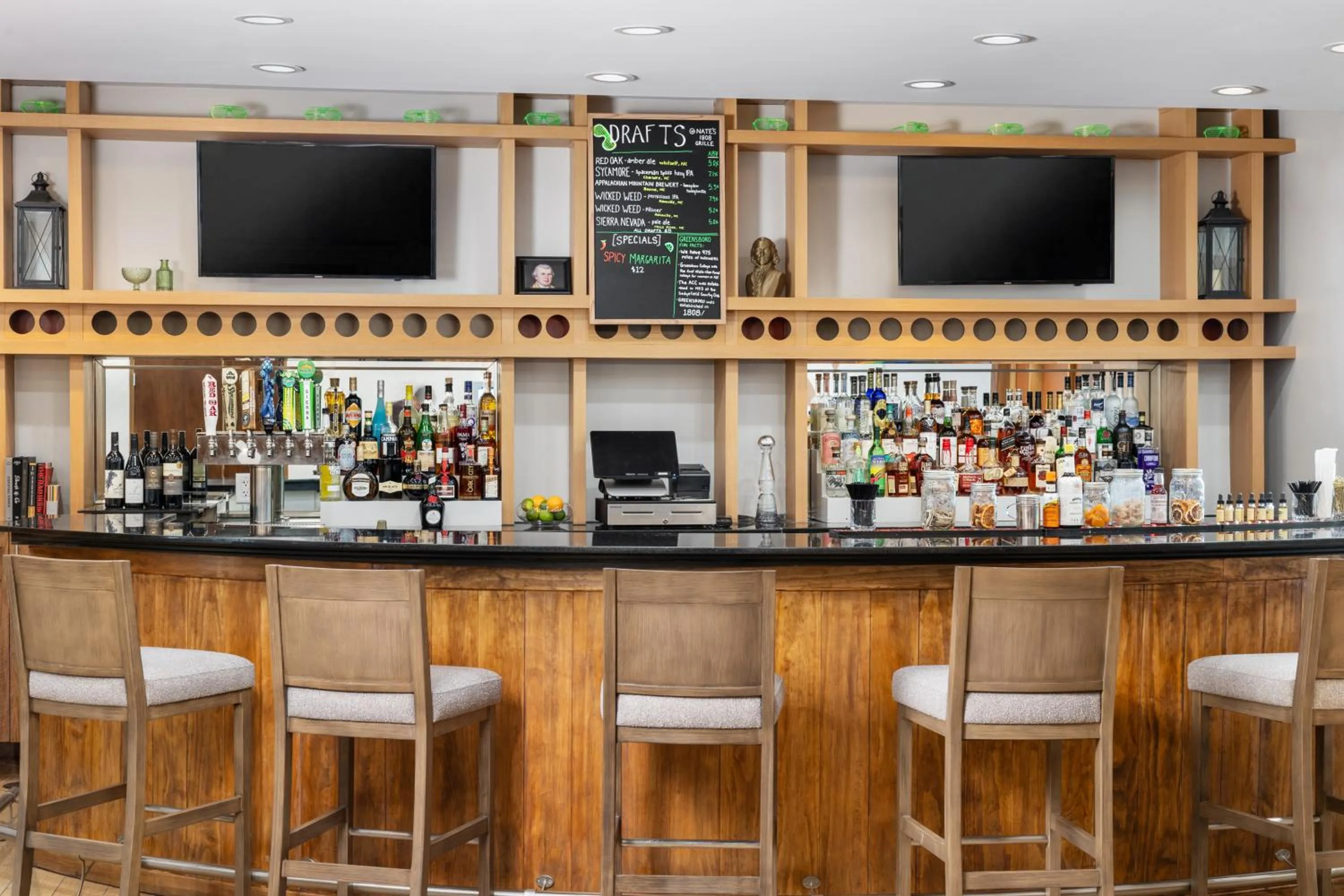 Lounge or bar in Doubletree By Hilton Greensboro Airport