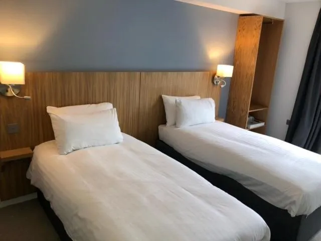 Bedroom, Bed in Loch Lomond Hotel