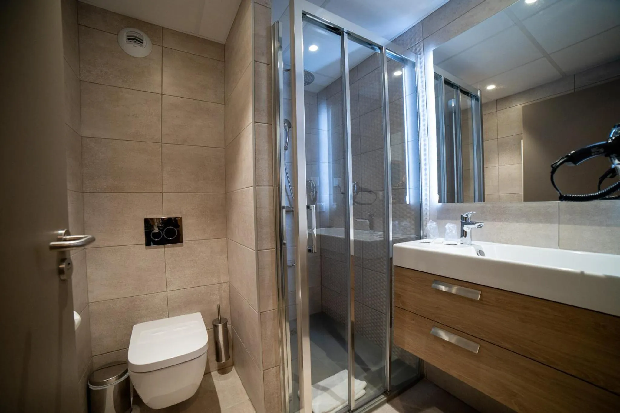 Bathroom in Hôtel - Restaurant Le MITIGANA