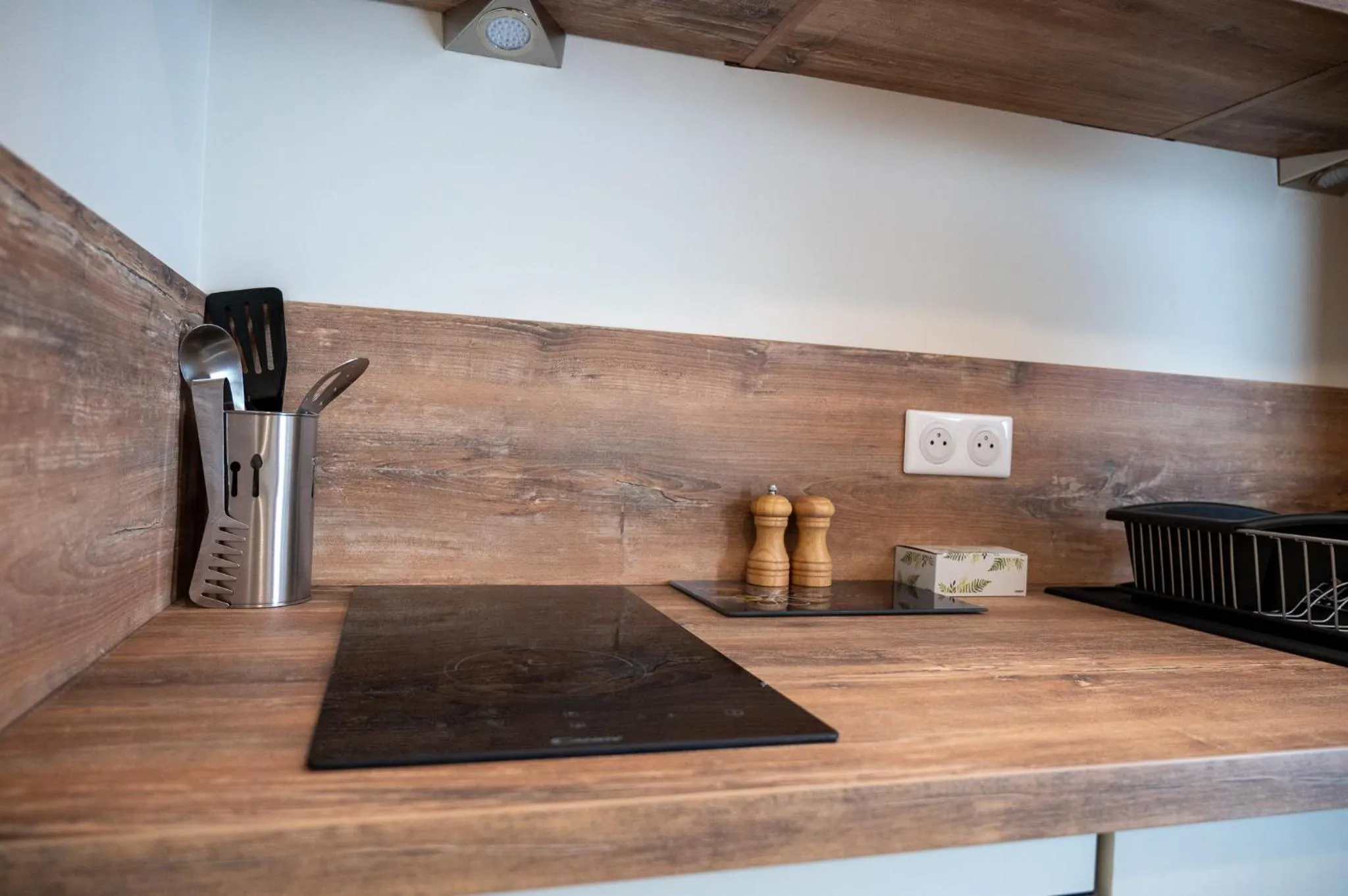 Kitchen or kitchenette in Hôtel - Restaurant Le MITIGANA