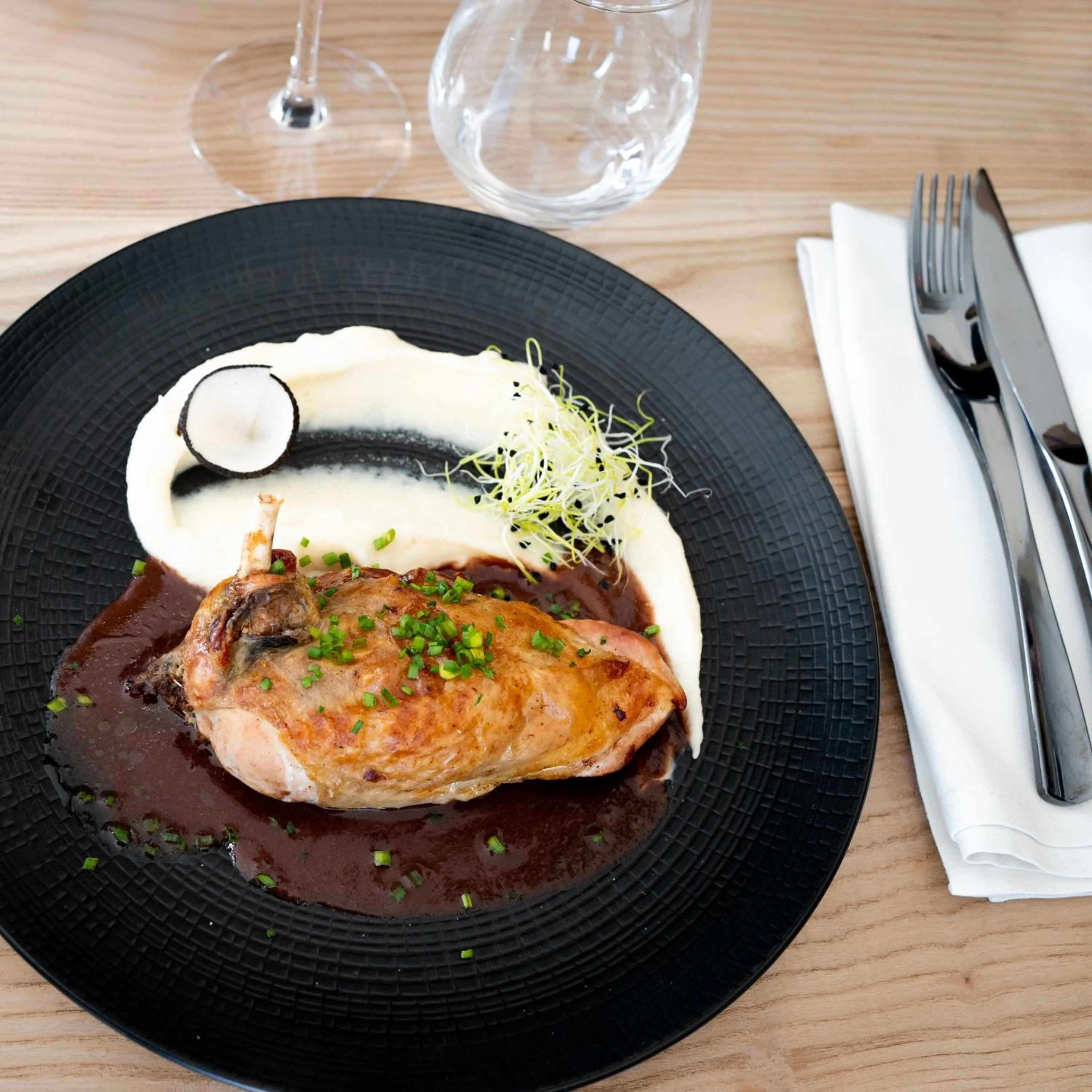 Restaurant/places to eat in Hôtel - Restaurant Le MITIGANA