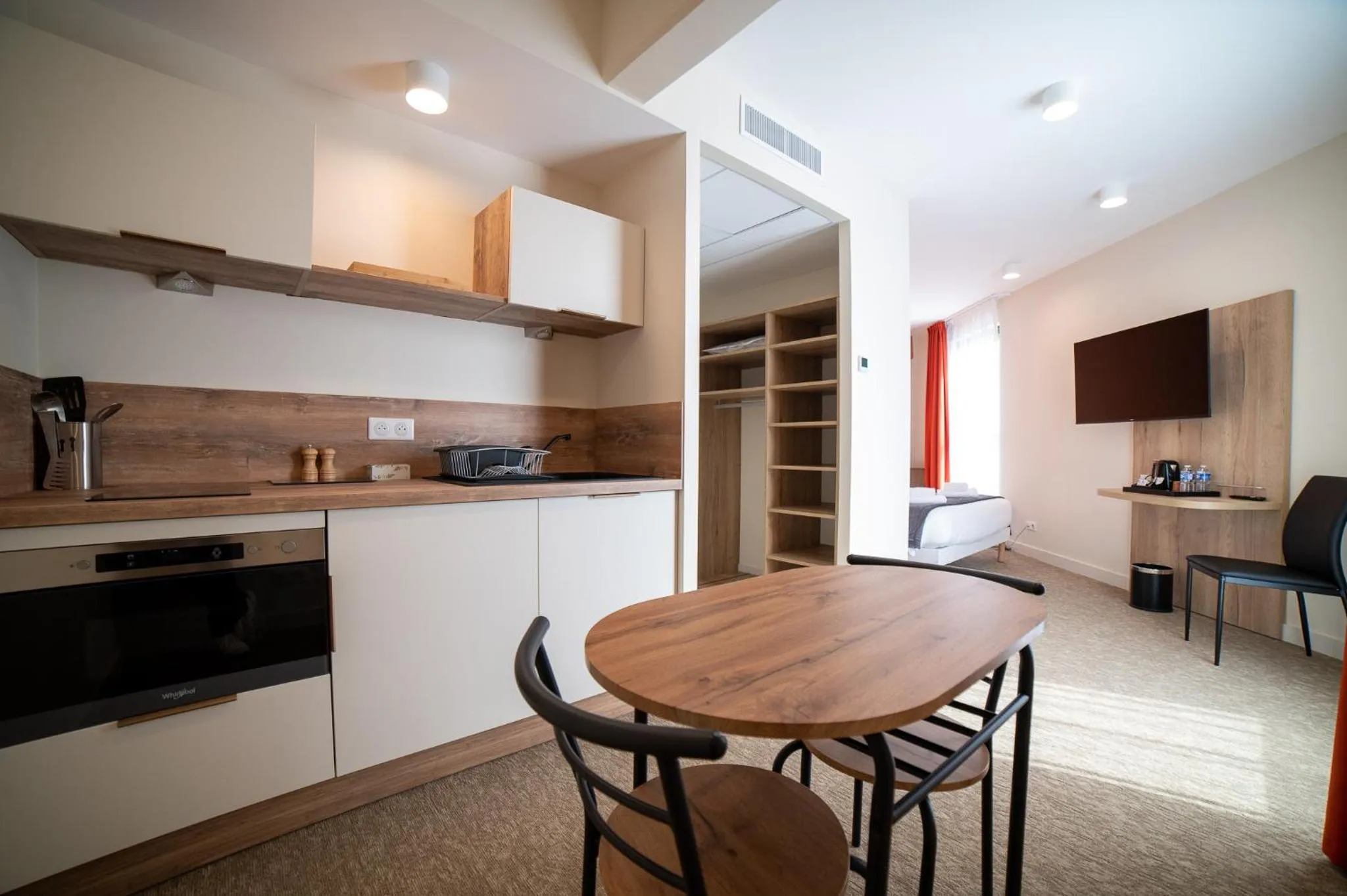 Kitchen or kitchenette in Hôtel - Restaurant Le MITIGANA