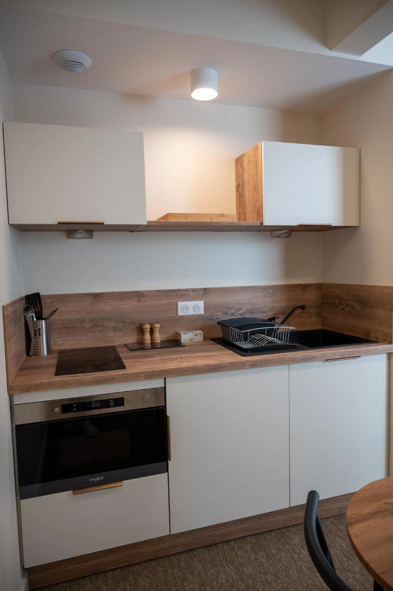 Kitchen or kitchenette in Hôtel - Restaurant Le MITIGANA