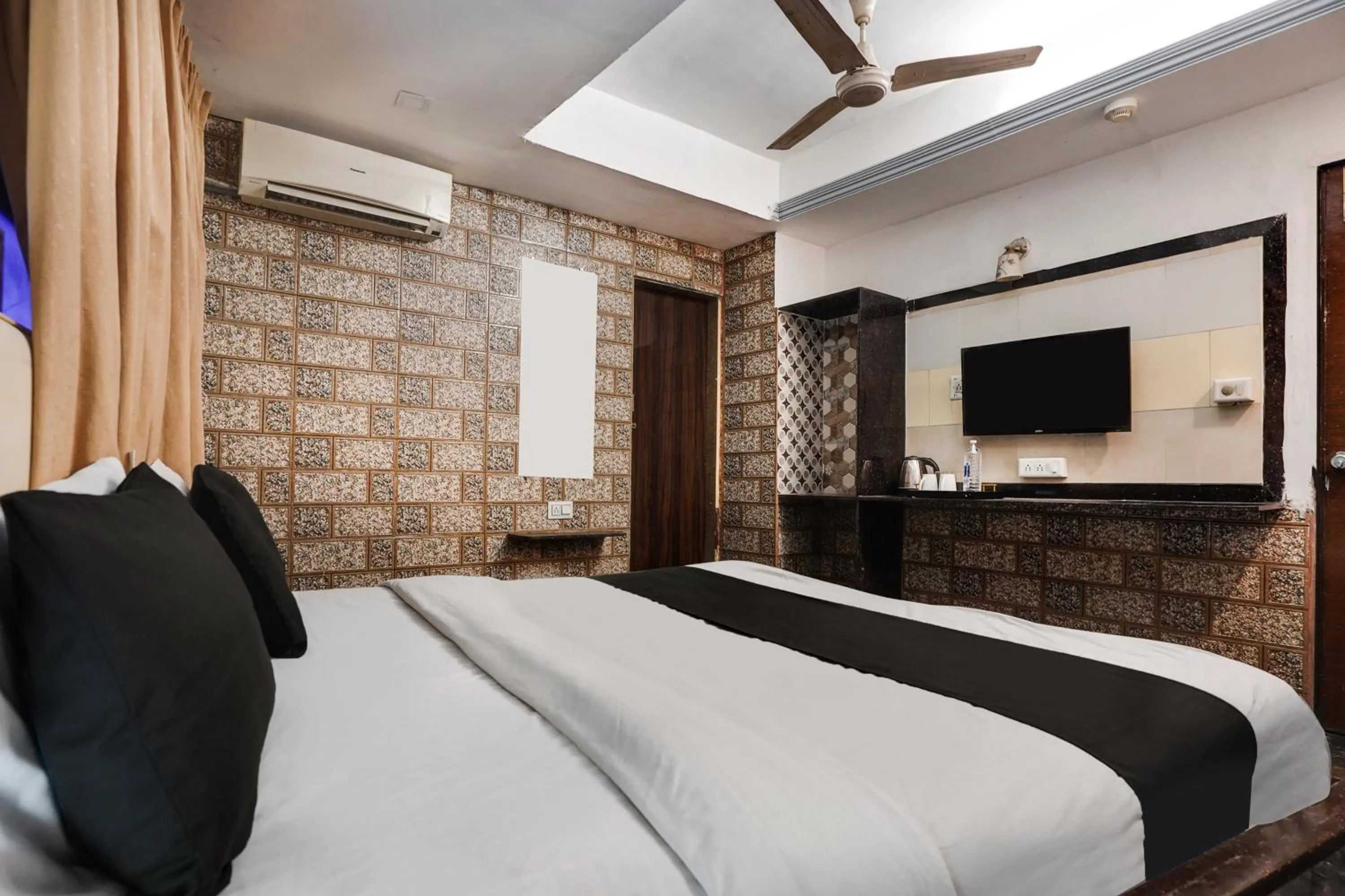 Bedroom, Bed in Hotel O Kanchan Palace