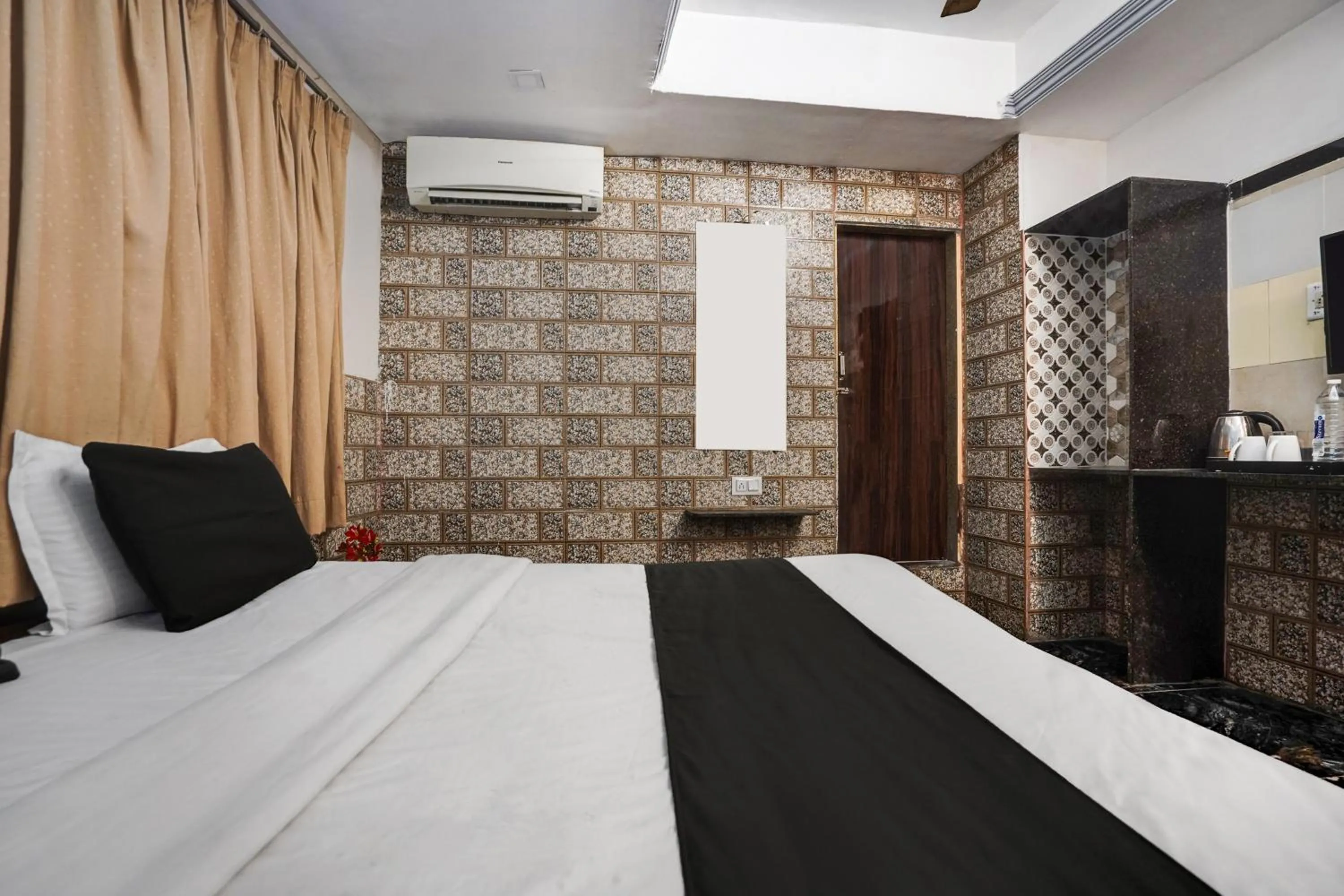 Bedroom, Bed in Hotel O Kanchan Palace