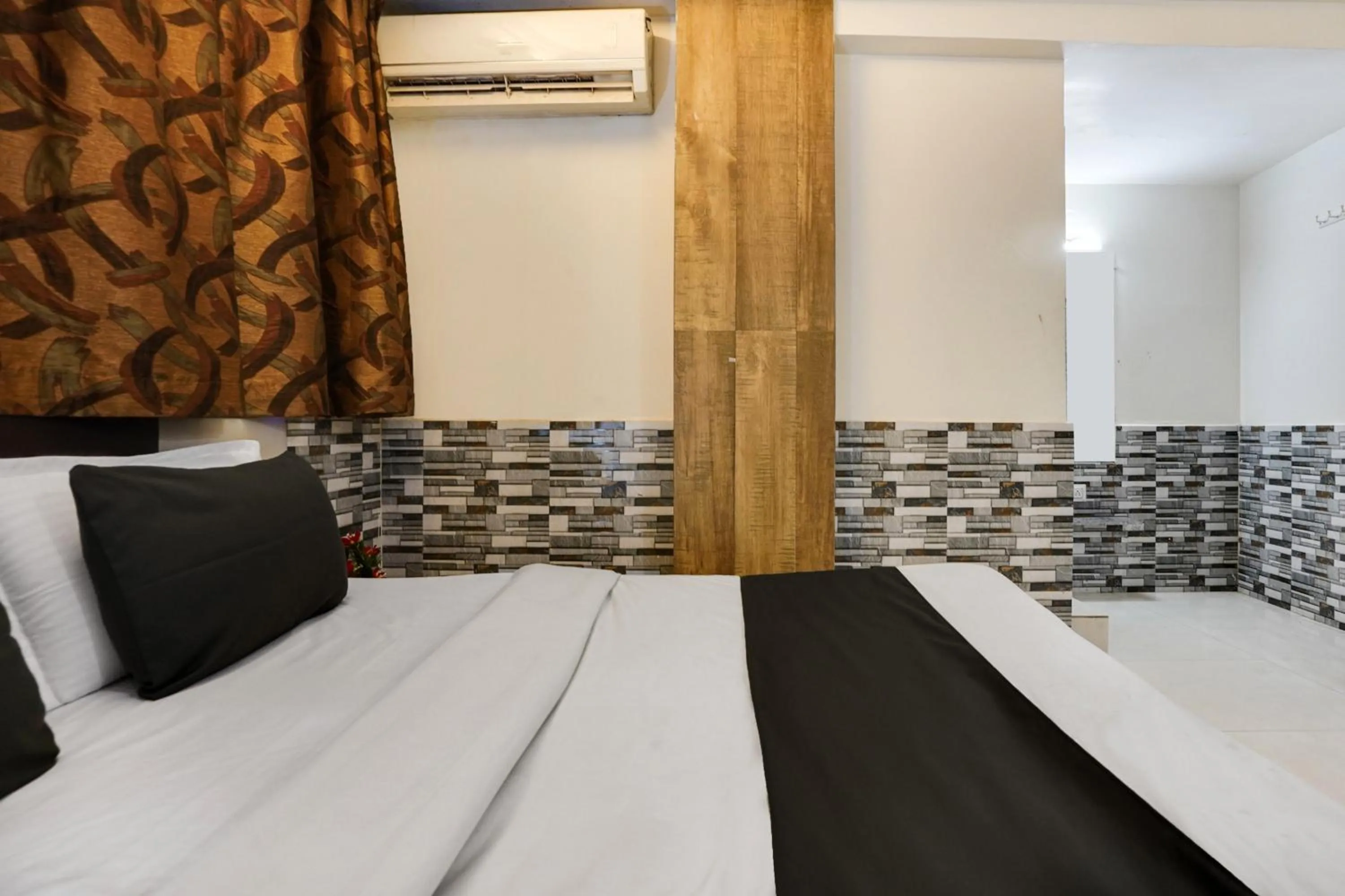 Bedroom, Bed in Hotel O Kanchan Palace