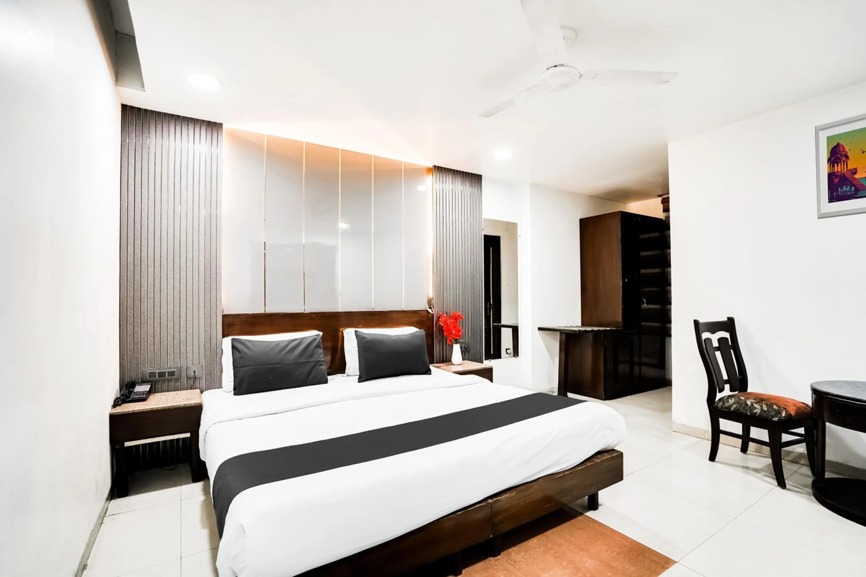 Bedroom, Bed in Hotel O Grand Peepal