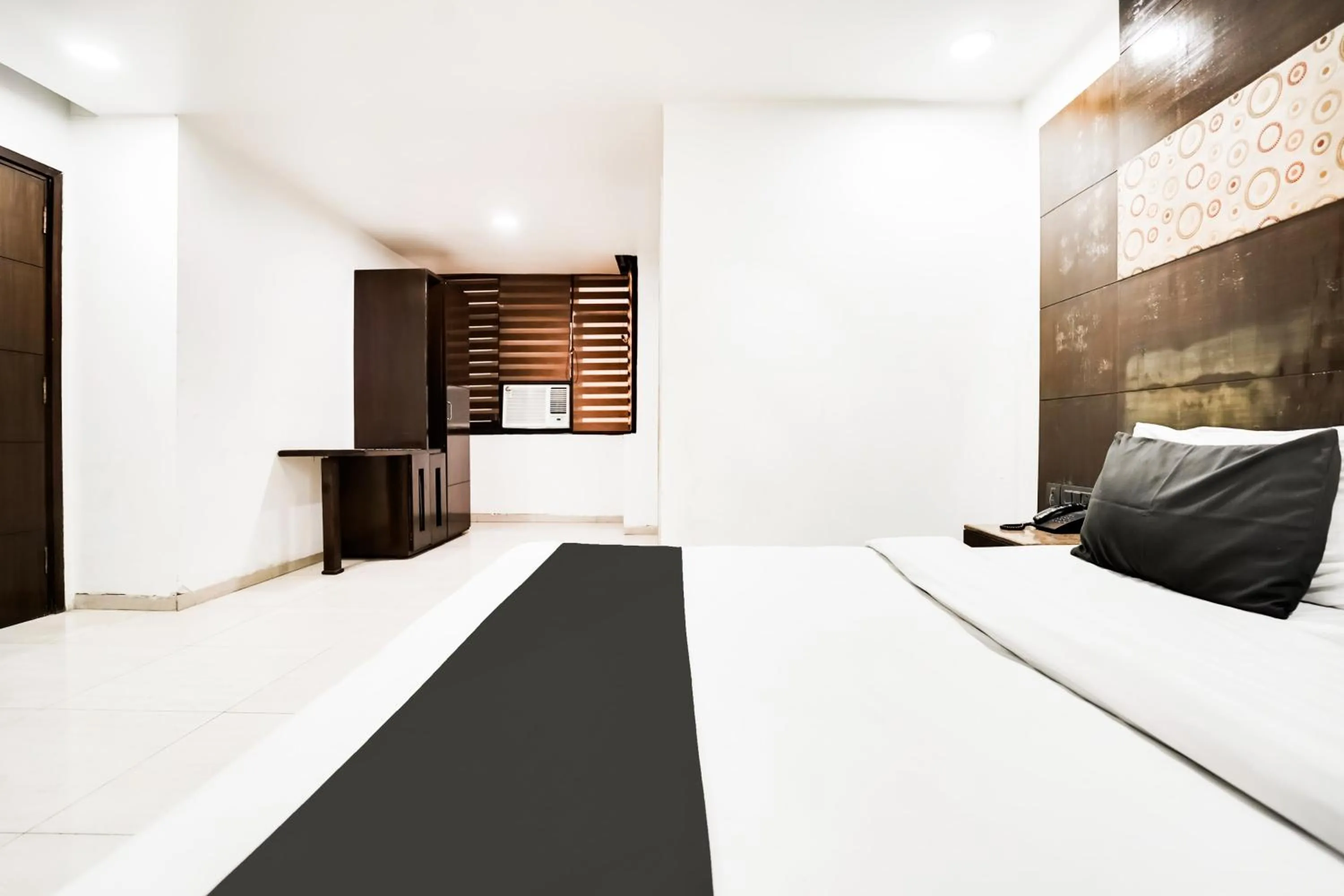 Bedroom, Bed in Super Hotel O Grand Peepal