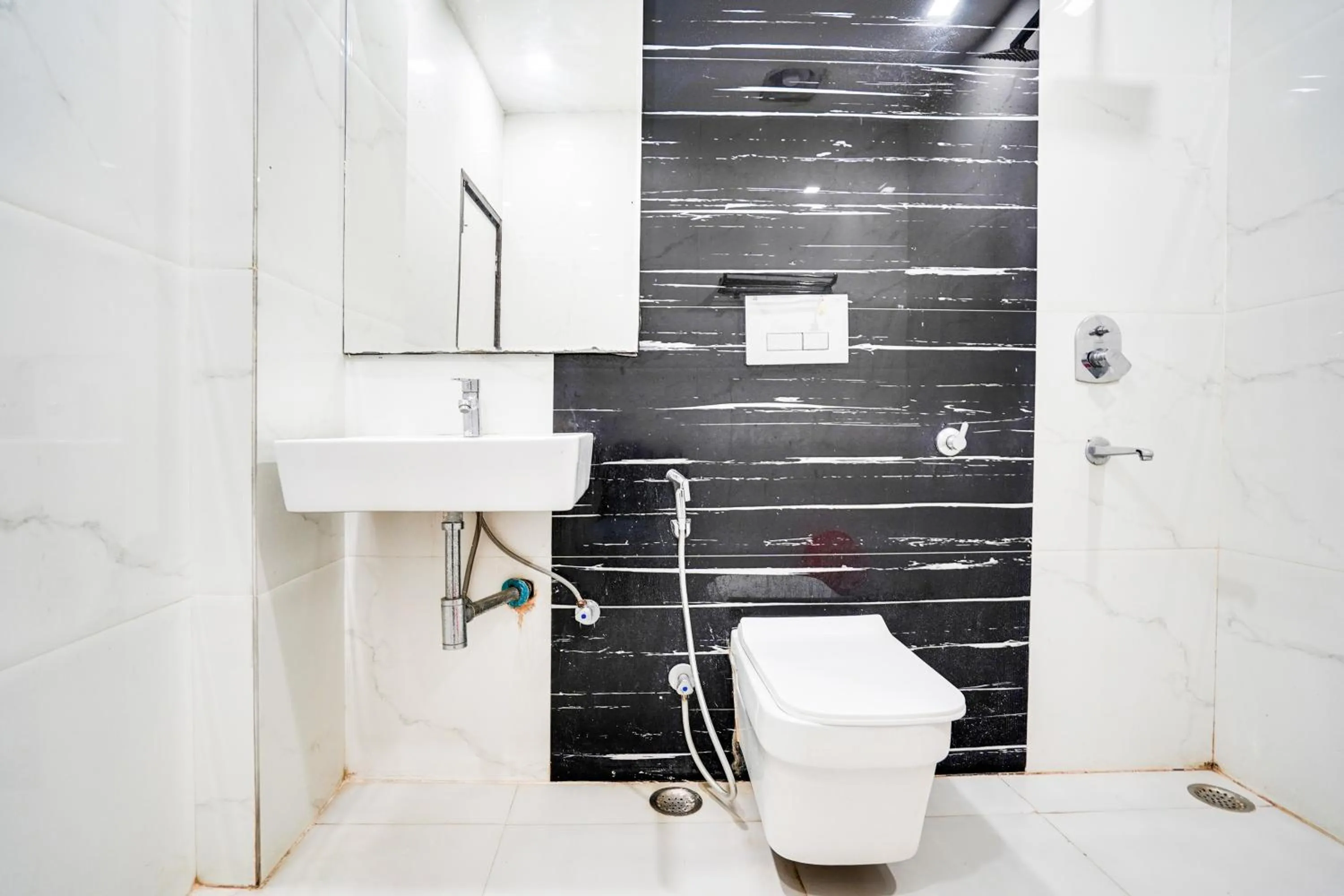 Bathroom in Super Hotel O Grand Peepal