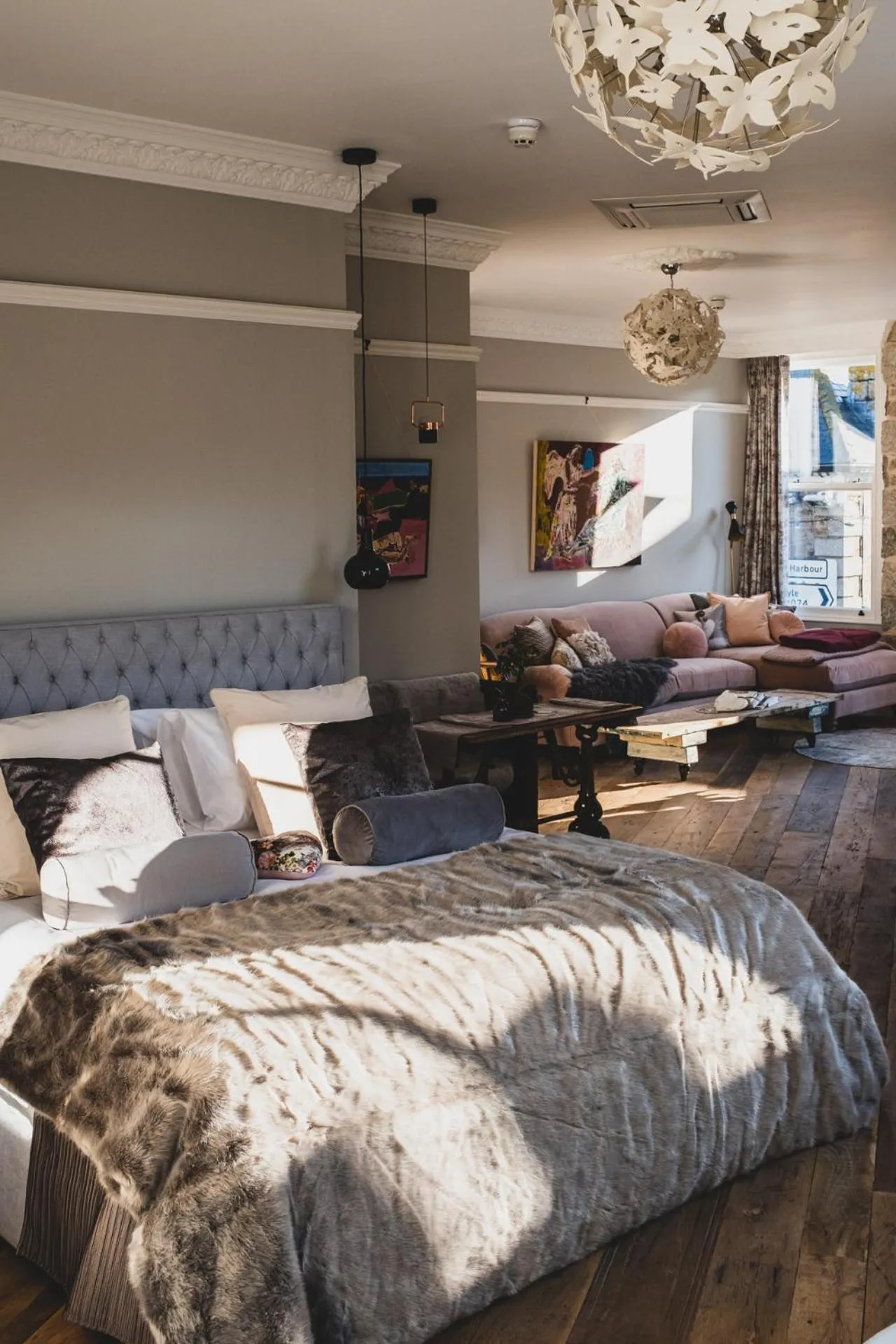 Photo of the whole room in Host St Ives