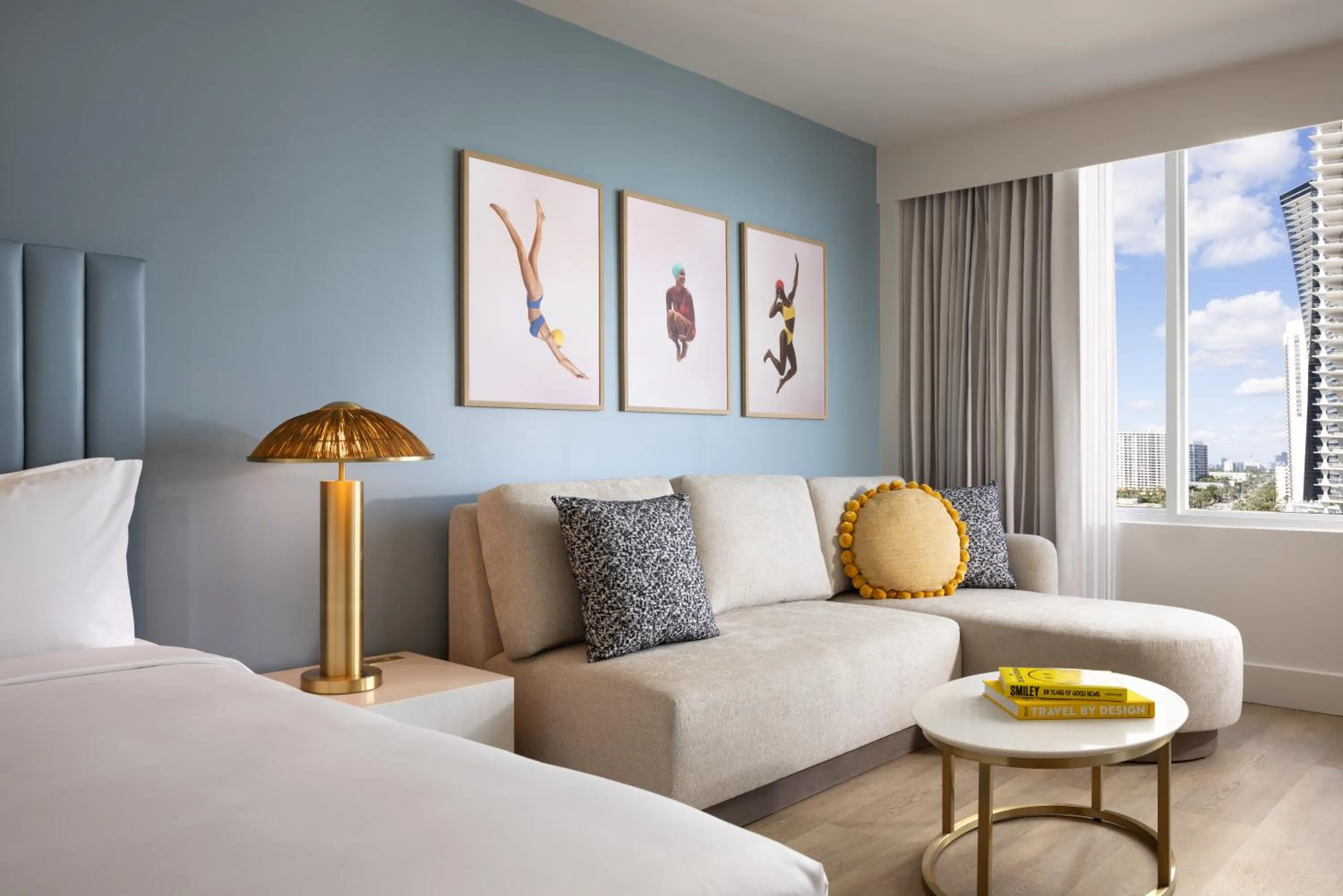 Seating area, Bed in The Sunny