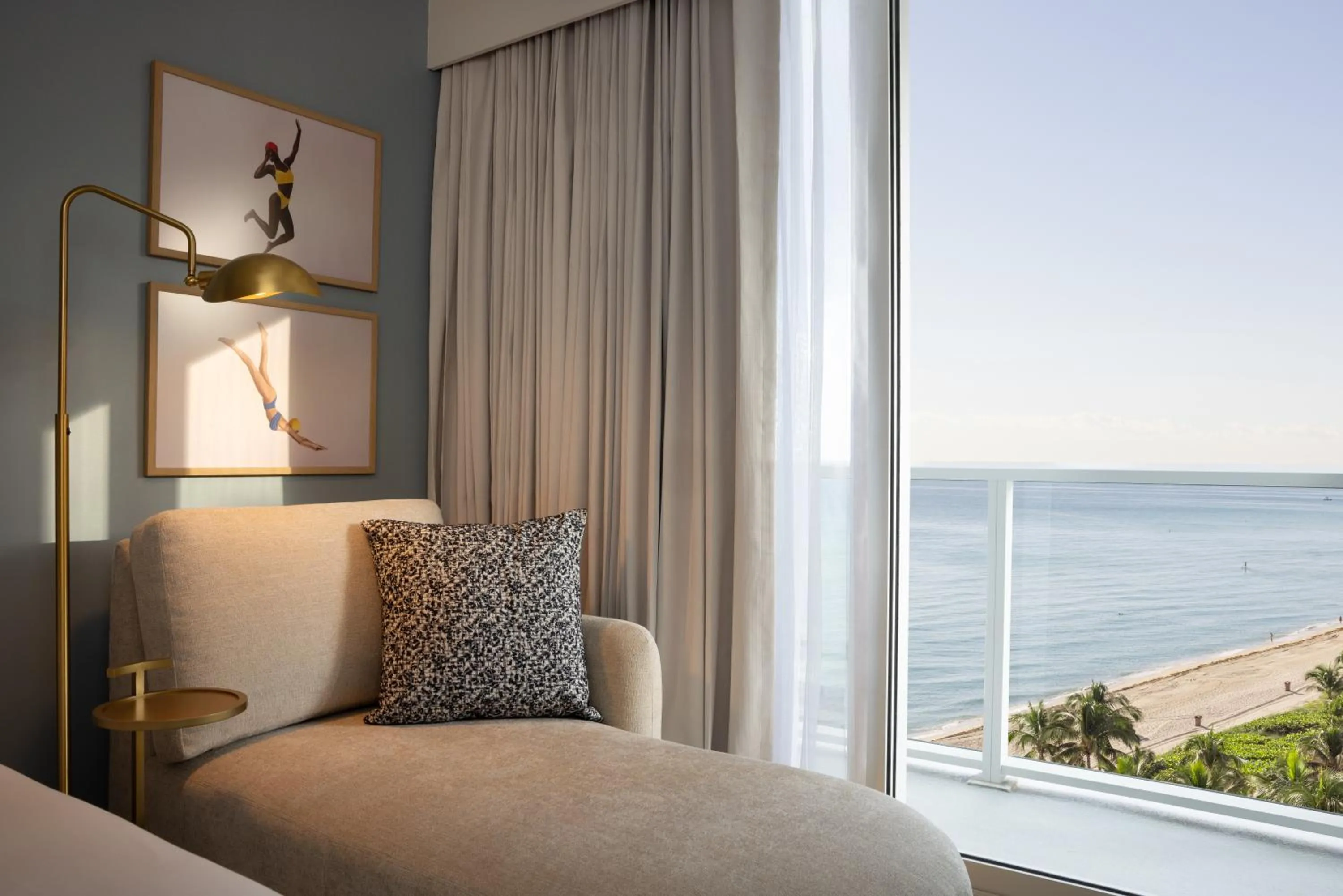 Seating area, Bed in The Sunny