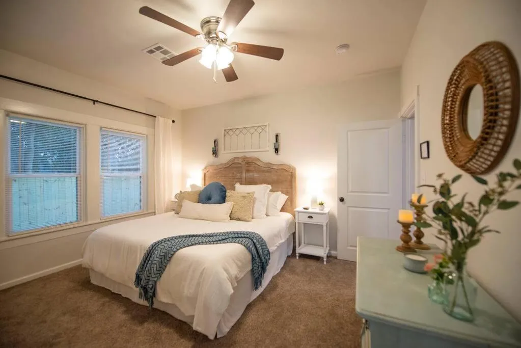Bed in NEW-Ethel Rose Cottage-5 min to Magnolia Silos