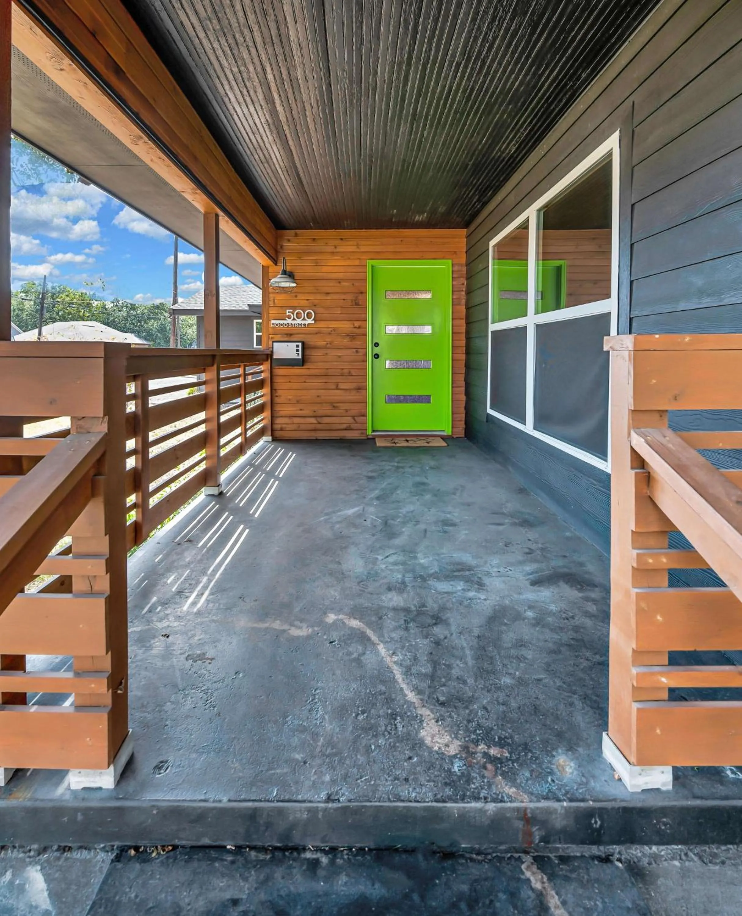 New-The Mod Poppy Large home 10 minutes from it all