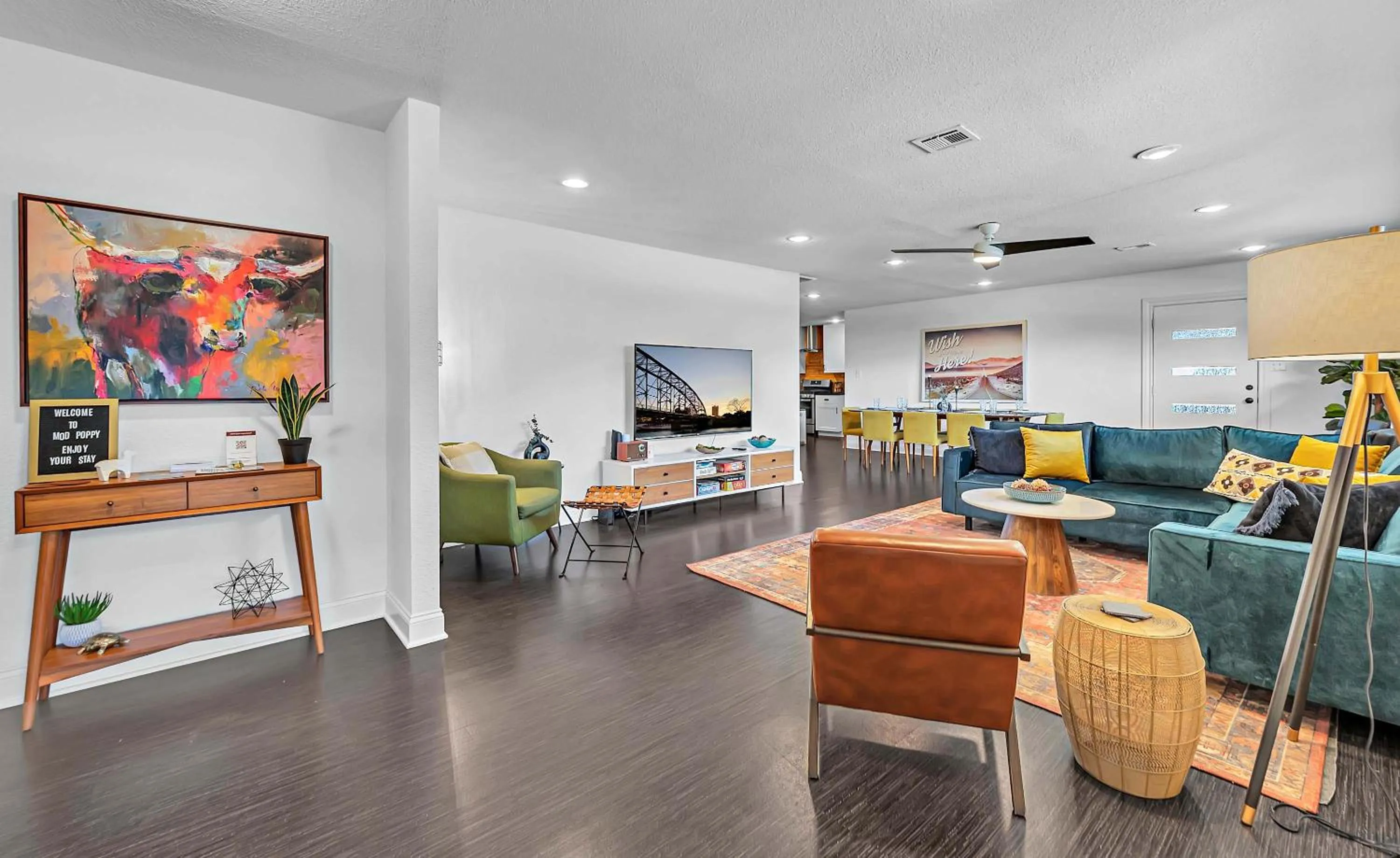 New-The Mod Poppy Large home 10 minutes from it all