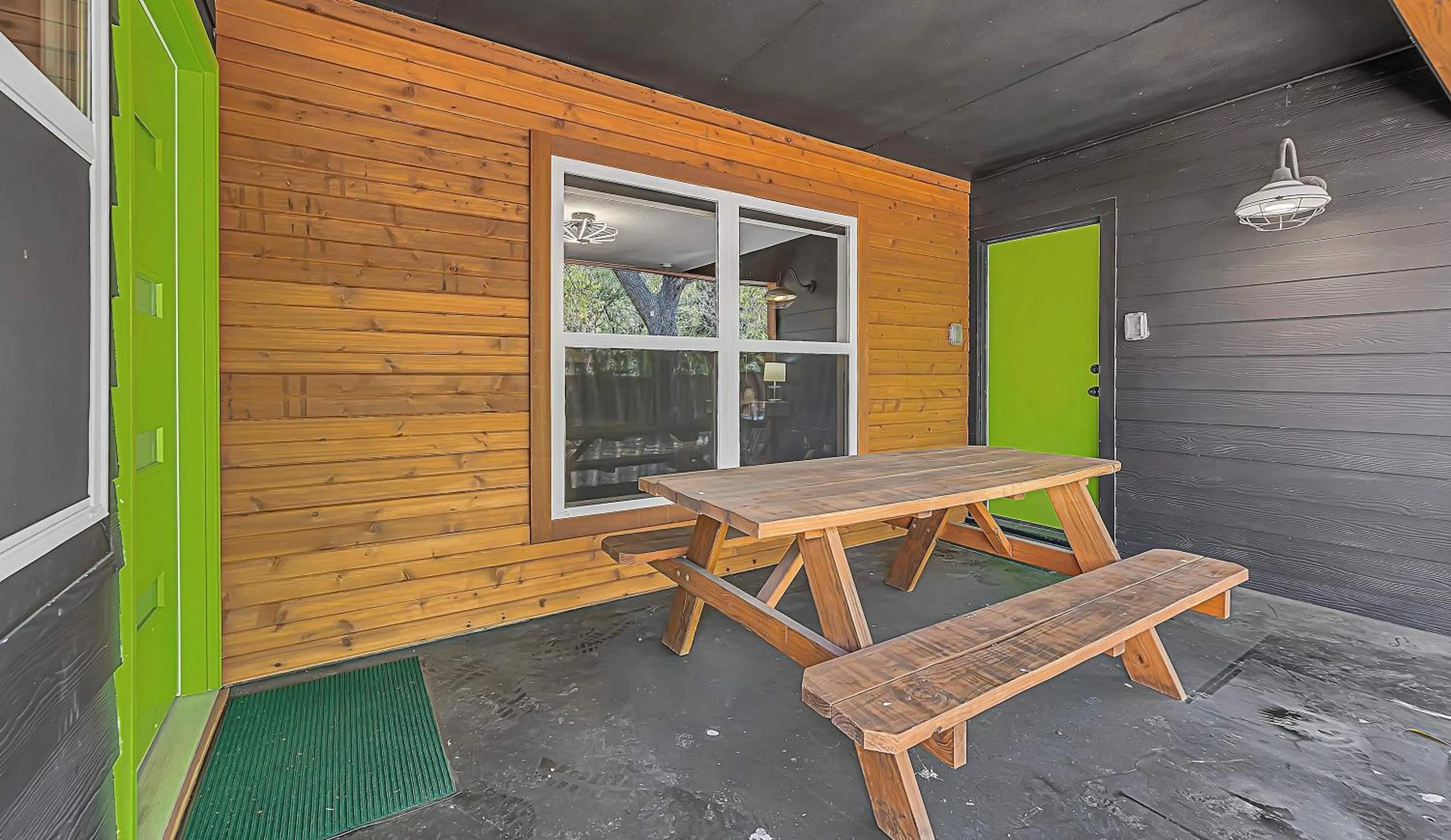 New-The Mod Poppy Large home 10 minutes from it all