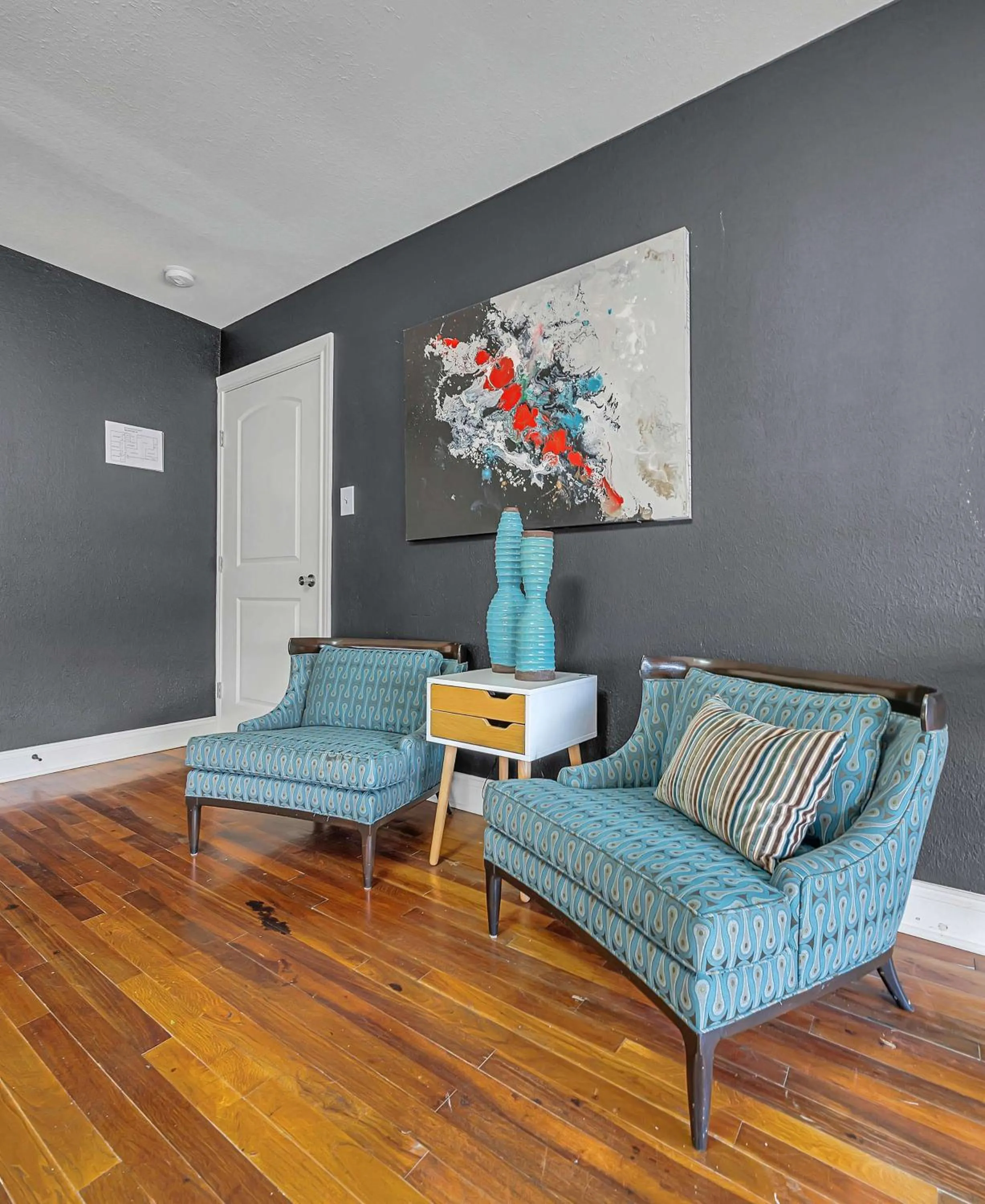 New-The Mod Poppy Large home 10 minutes from it all