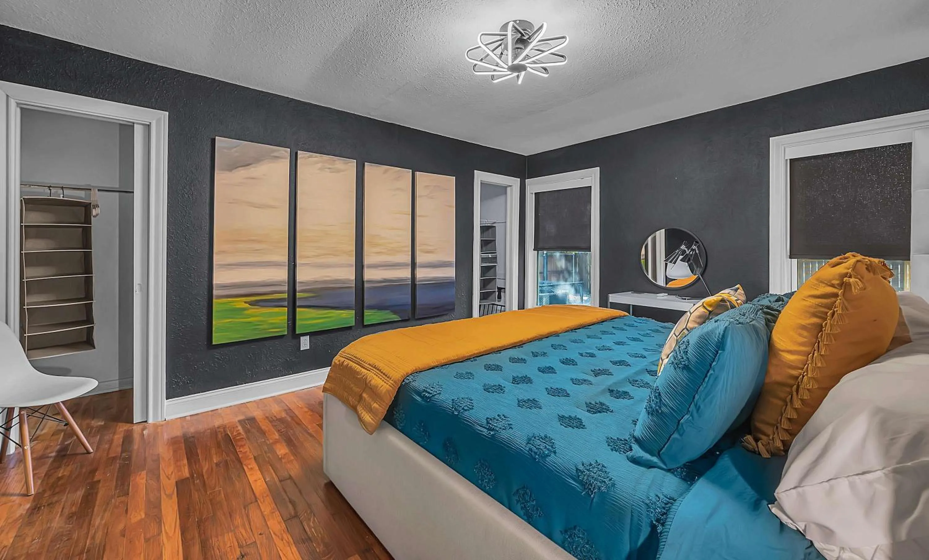 Bed in New-The Mod Poppy Large home 10 minutes from it all