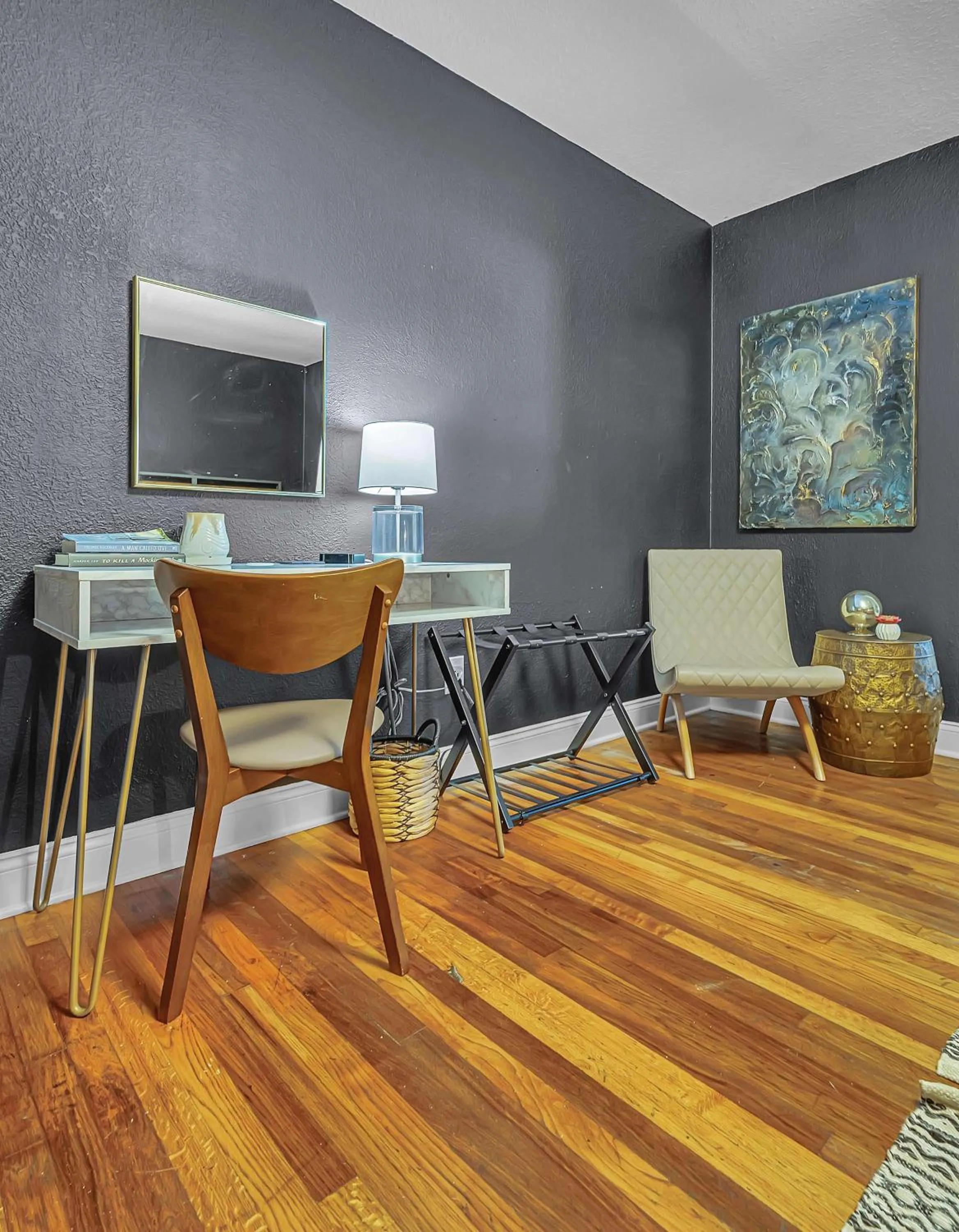 New-The Mod Poppy Large home 10 minutes from it all