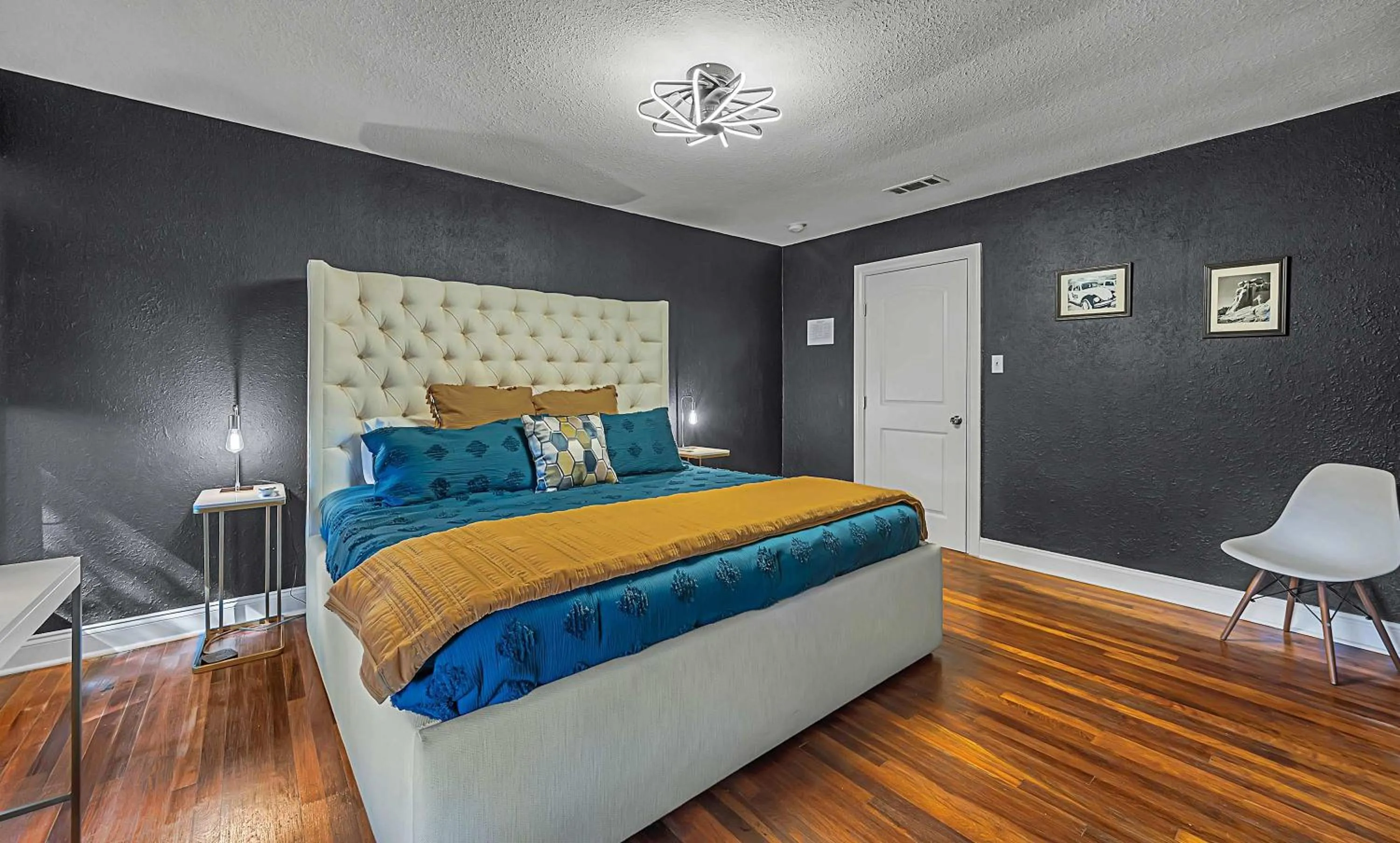 Bed in New-The Mod Poppy Large home 10 minutes from it all