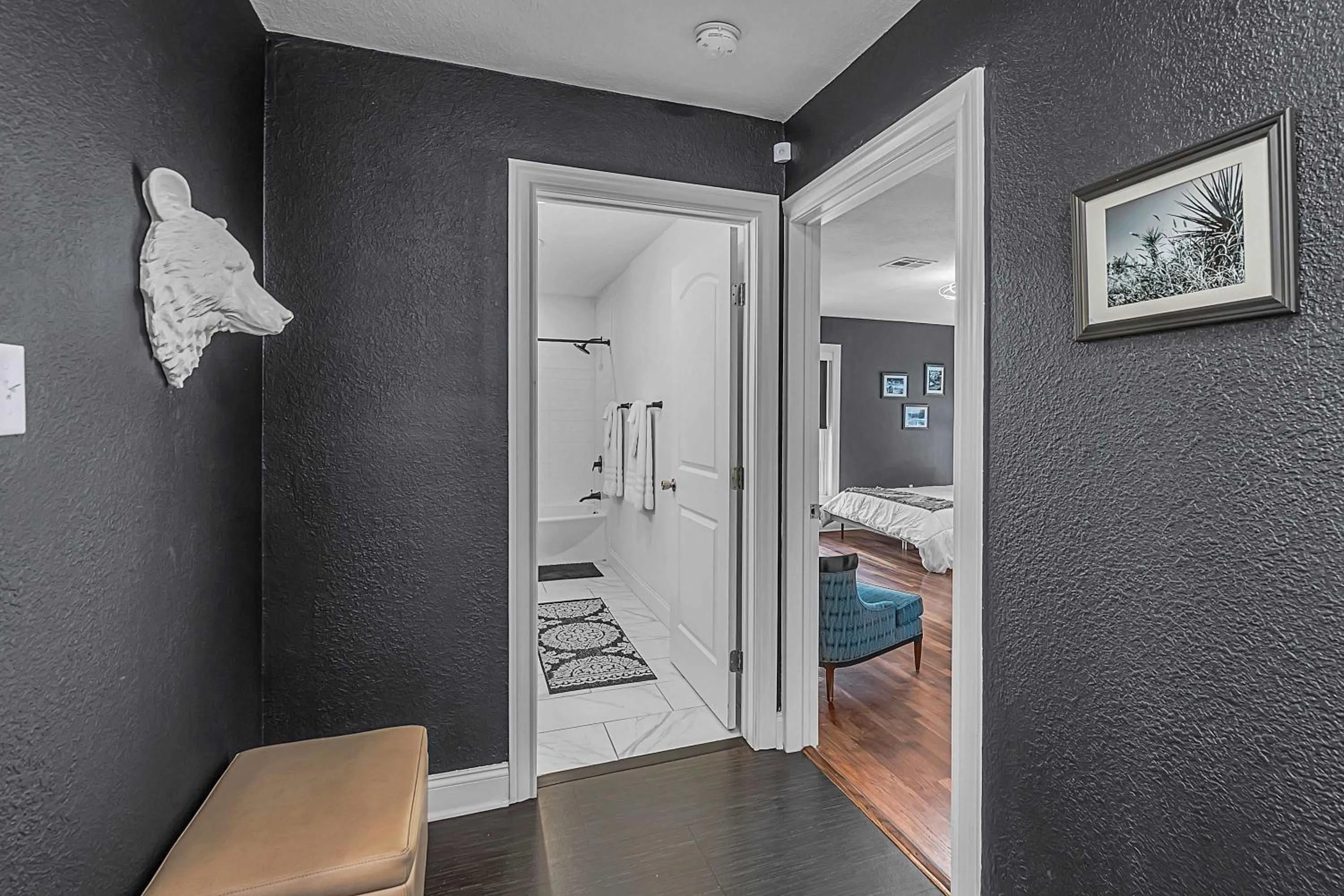 New-The Mod Poppy Large home 10 minutes from it all