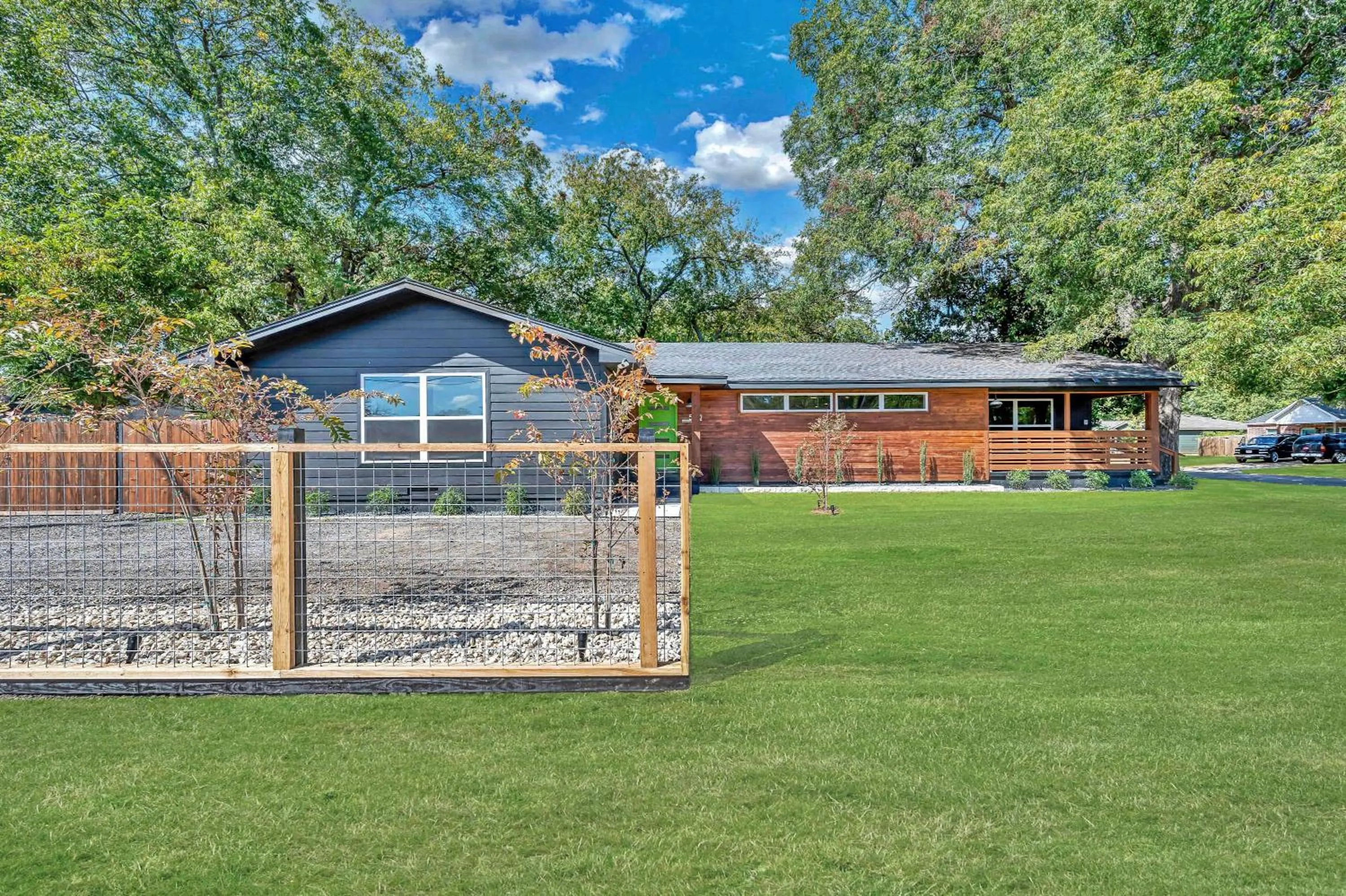 New-The Mod Poppy Large home 10 minutes from it all