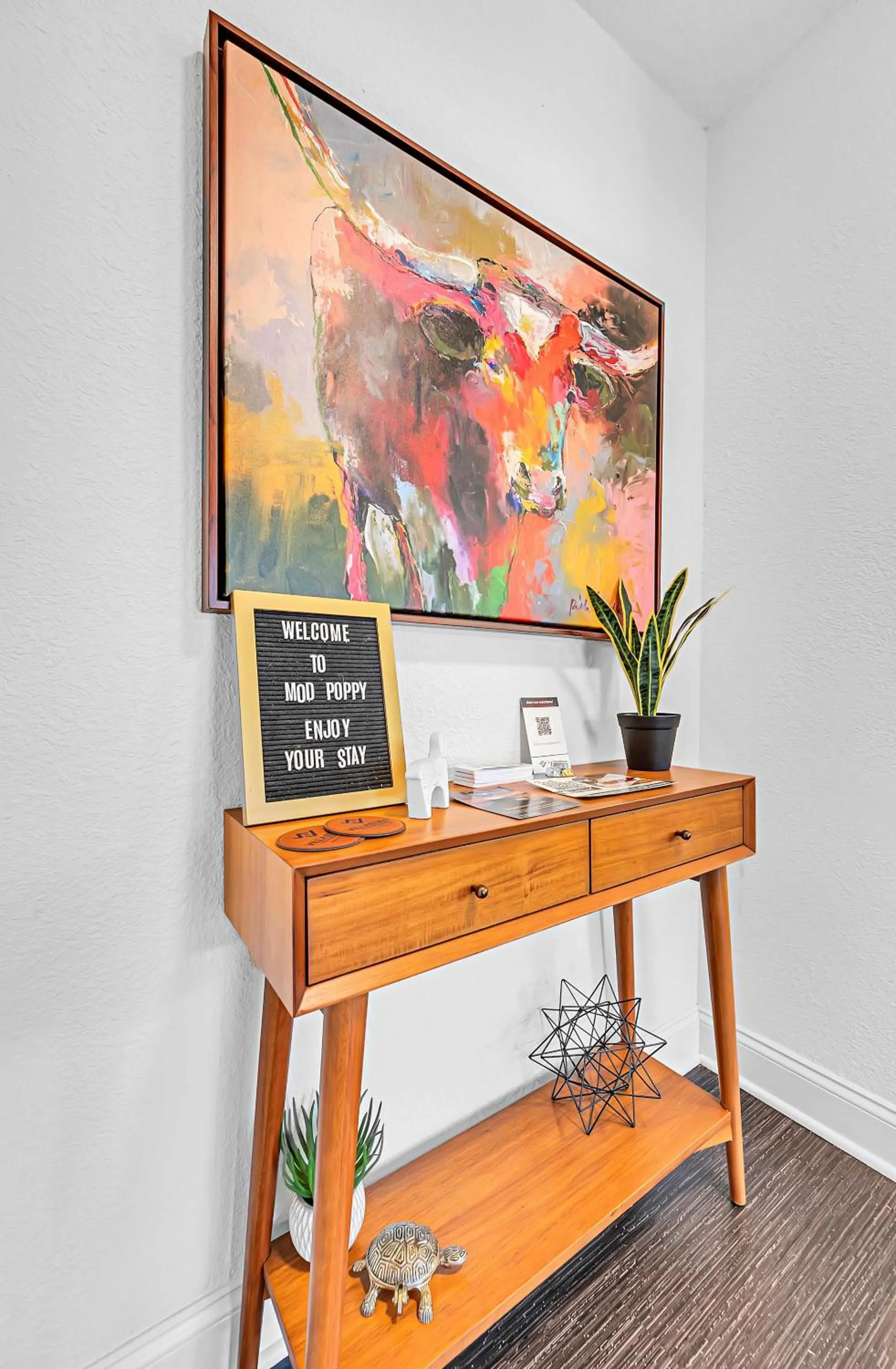 New-The Mod Poppy Large home 10 minutes from it all