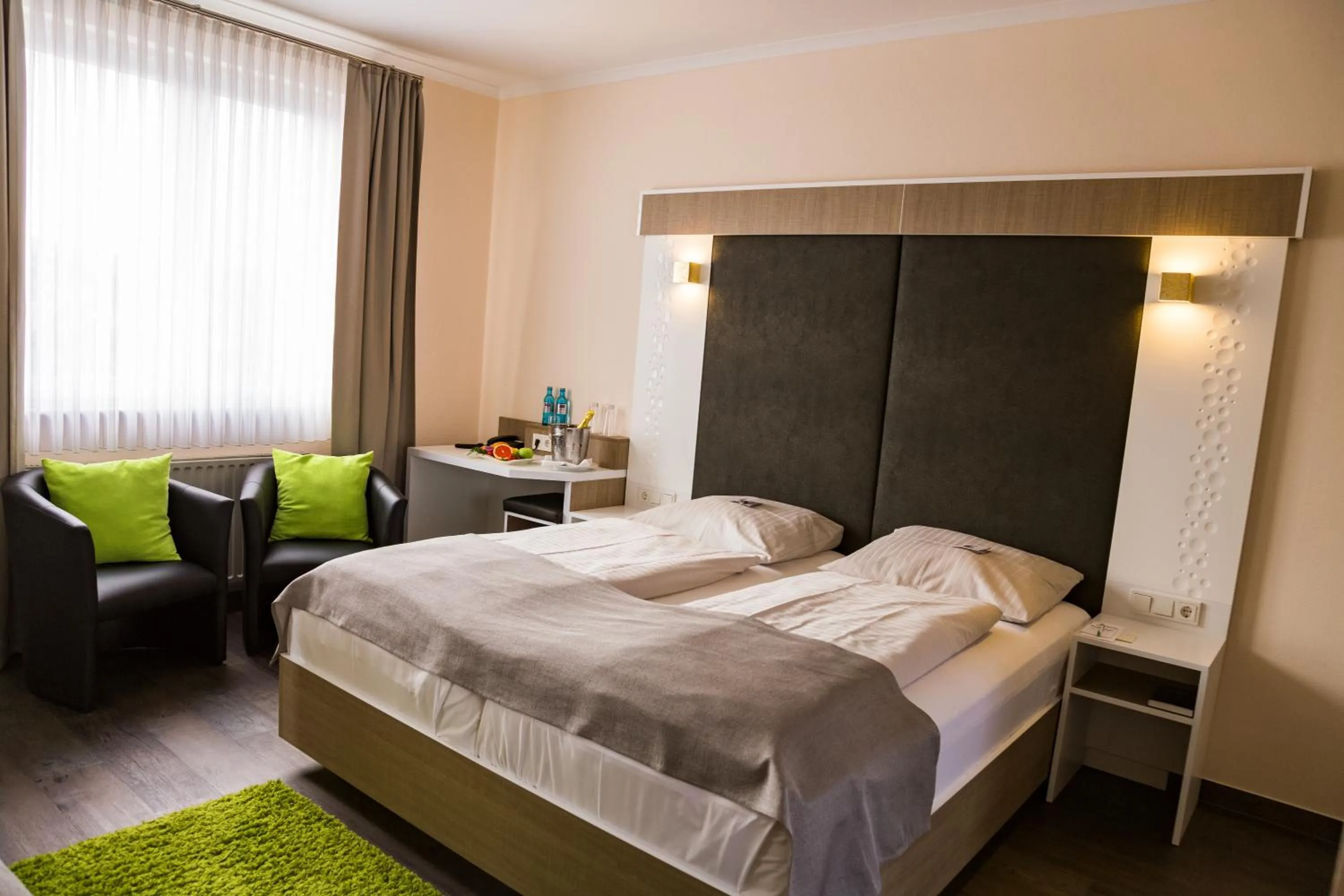 Bedroom, Bed in Hotel-Restaurant Zur Krone