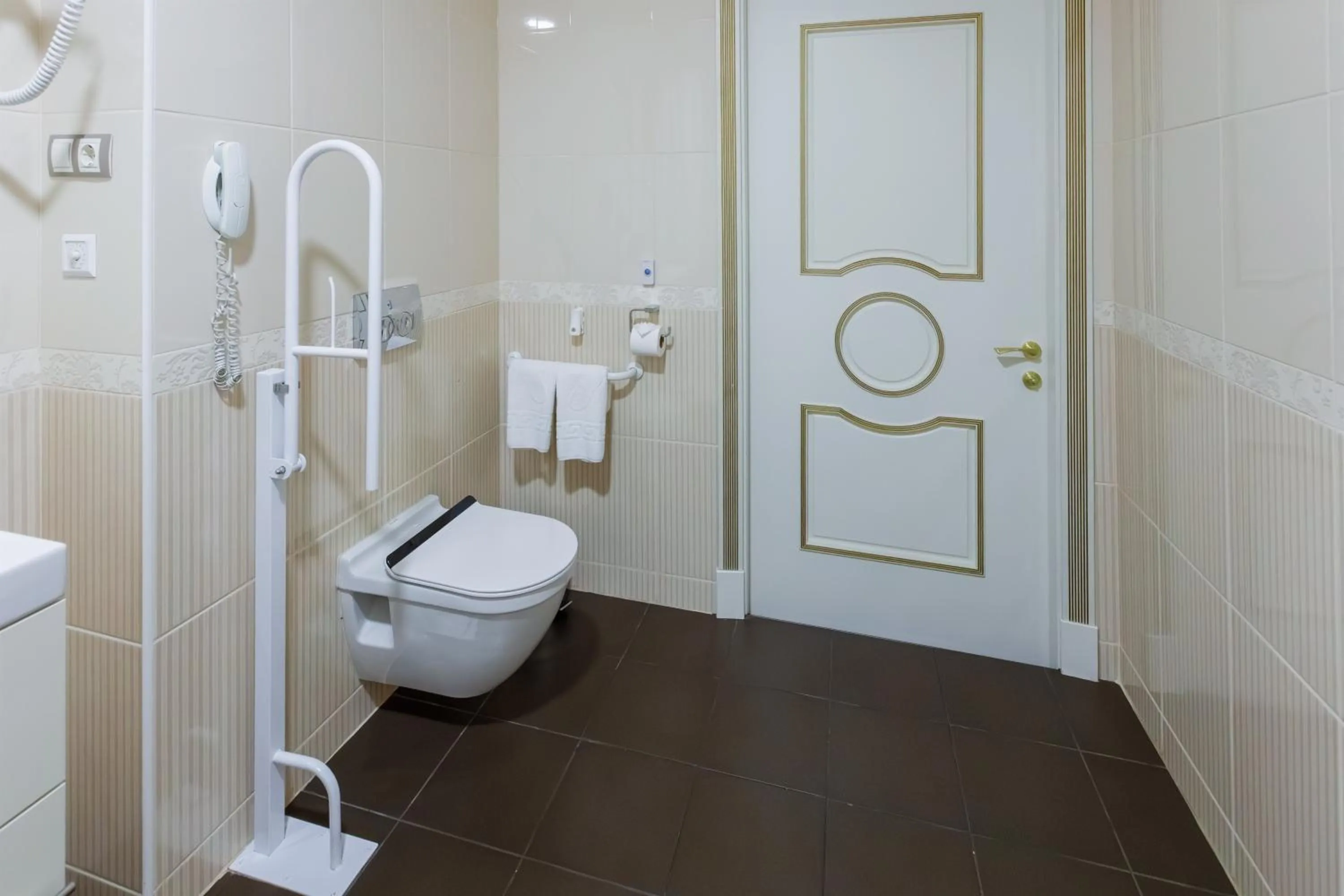 Boutique Spa Casino Hotel Lybid Plaza