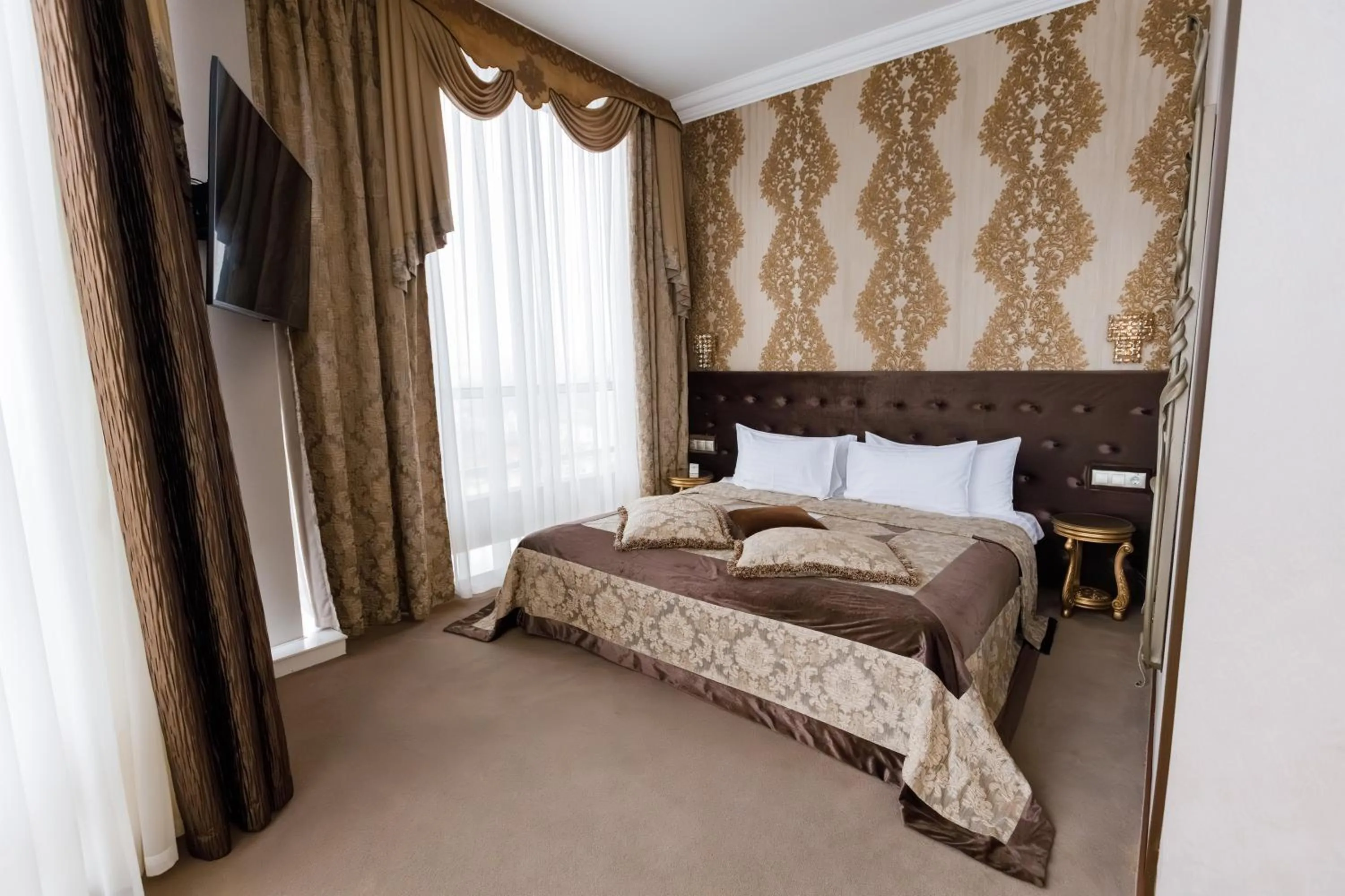 Bed in Boutique Spa Casino Hotel Lybid Plaza