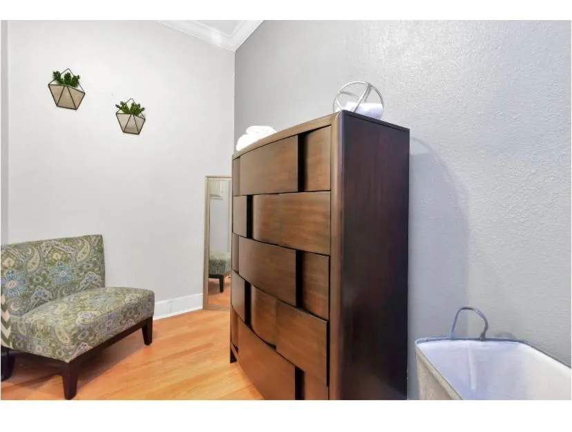 Cozy Downtown Studio by Toyota Center