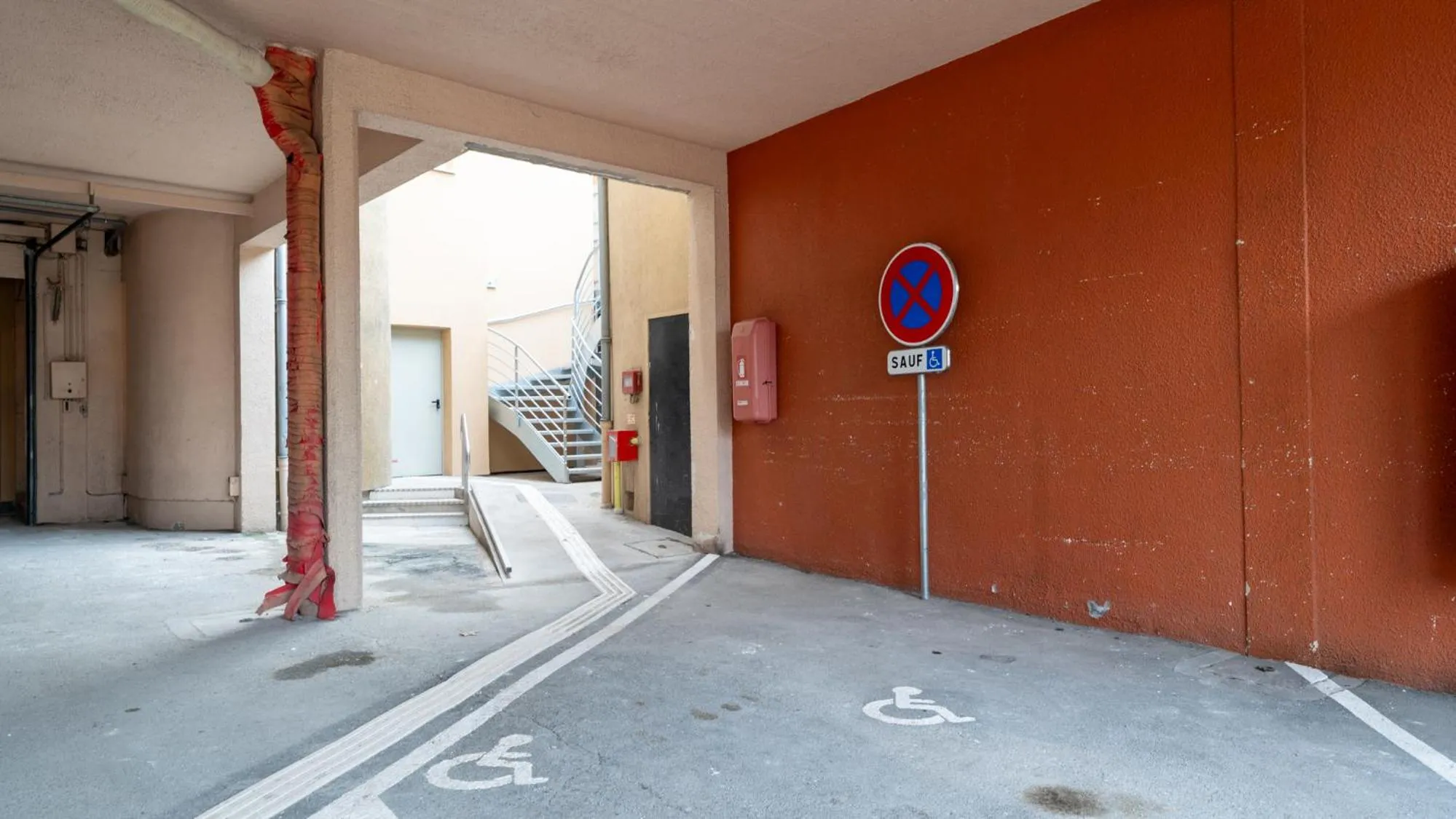 Parking in Hôtel Des Docks