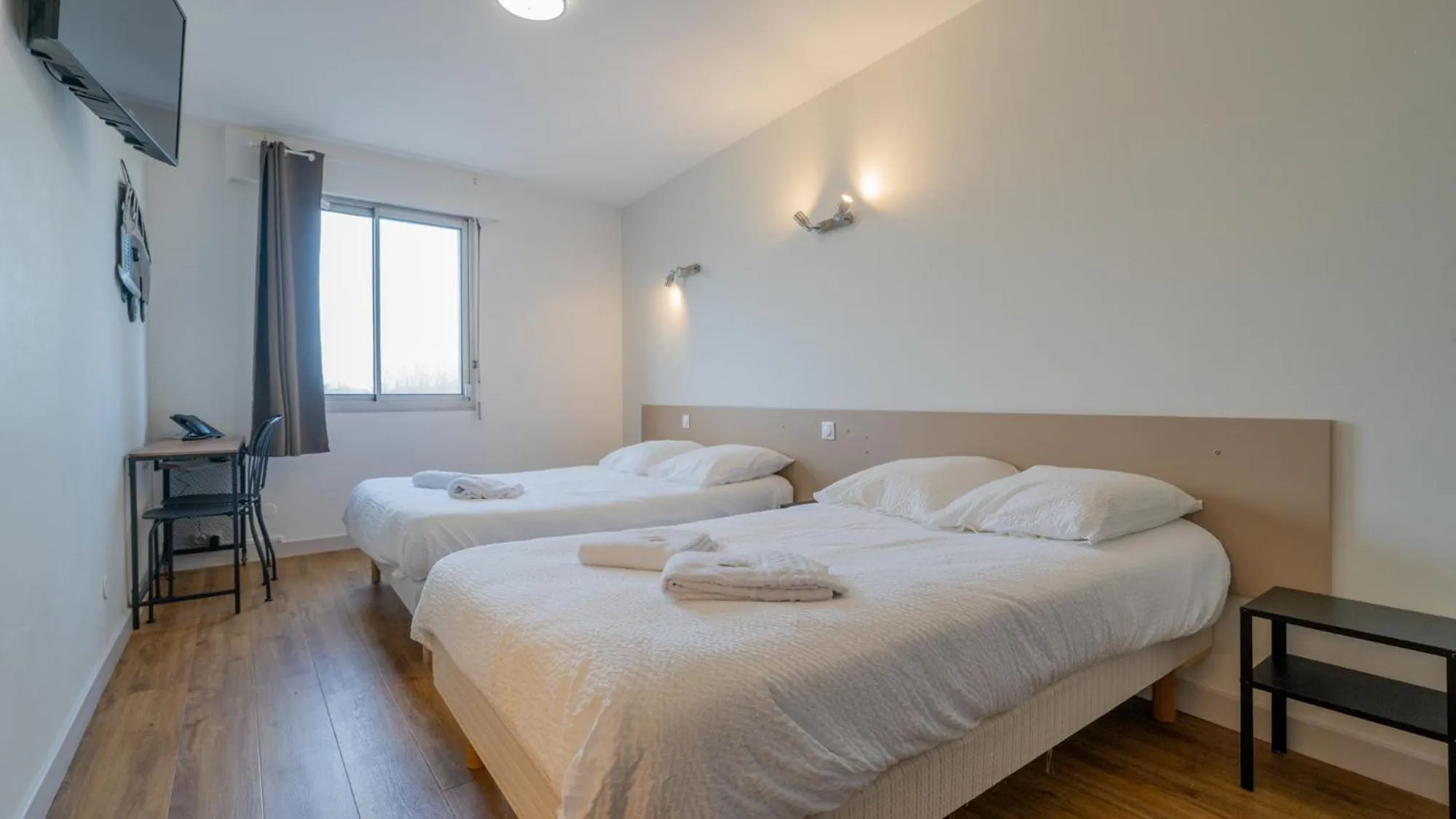 Photo of the whole room, Bed in Hôtel Des Docks