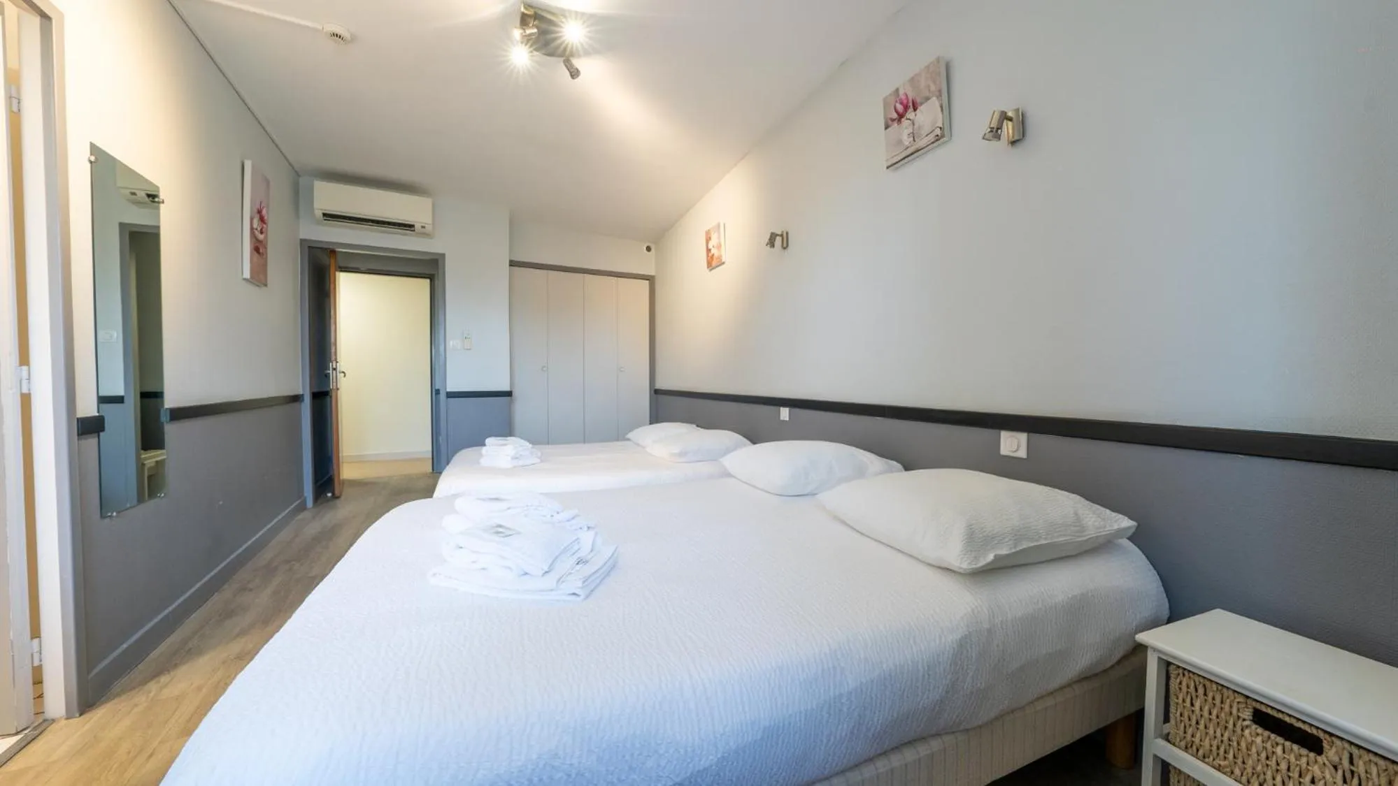 Photo of the whole room, Bed in Hôtel Des Docks