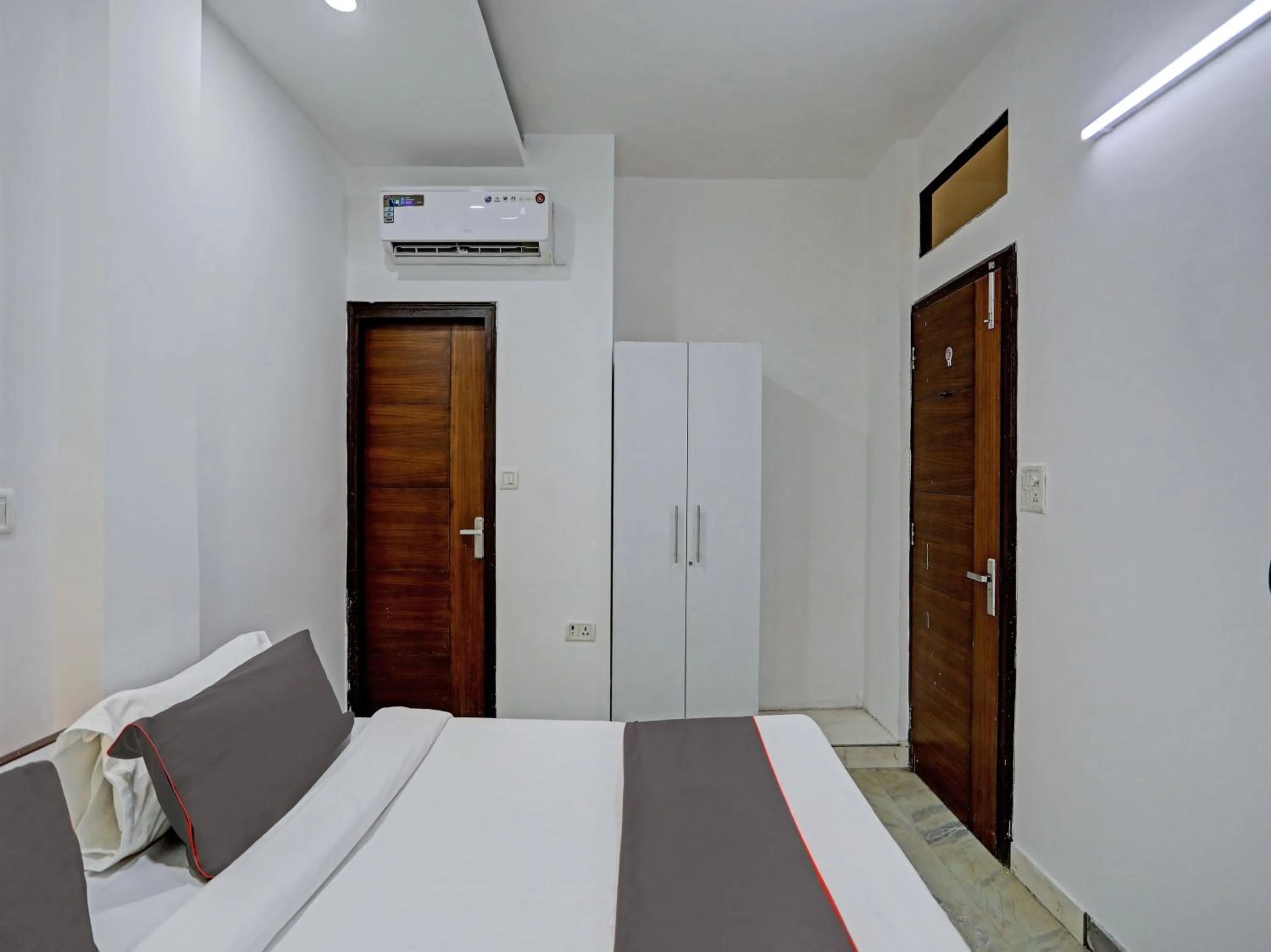 Facade/entrance, Bed in The Pinaki Residency