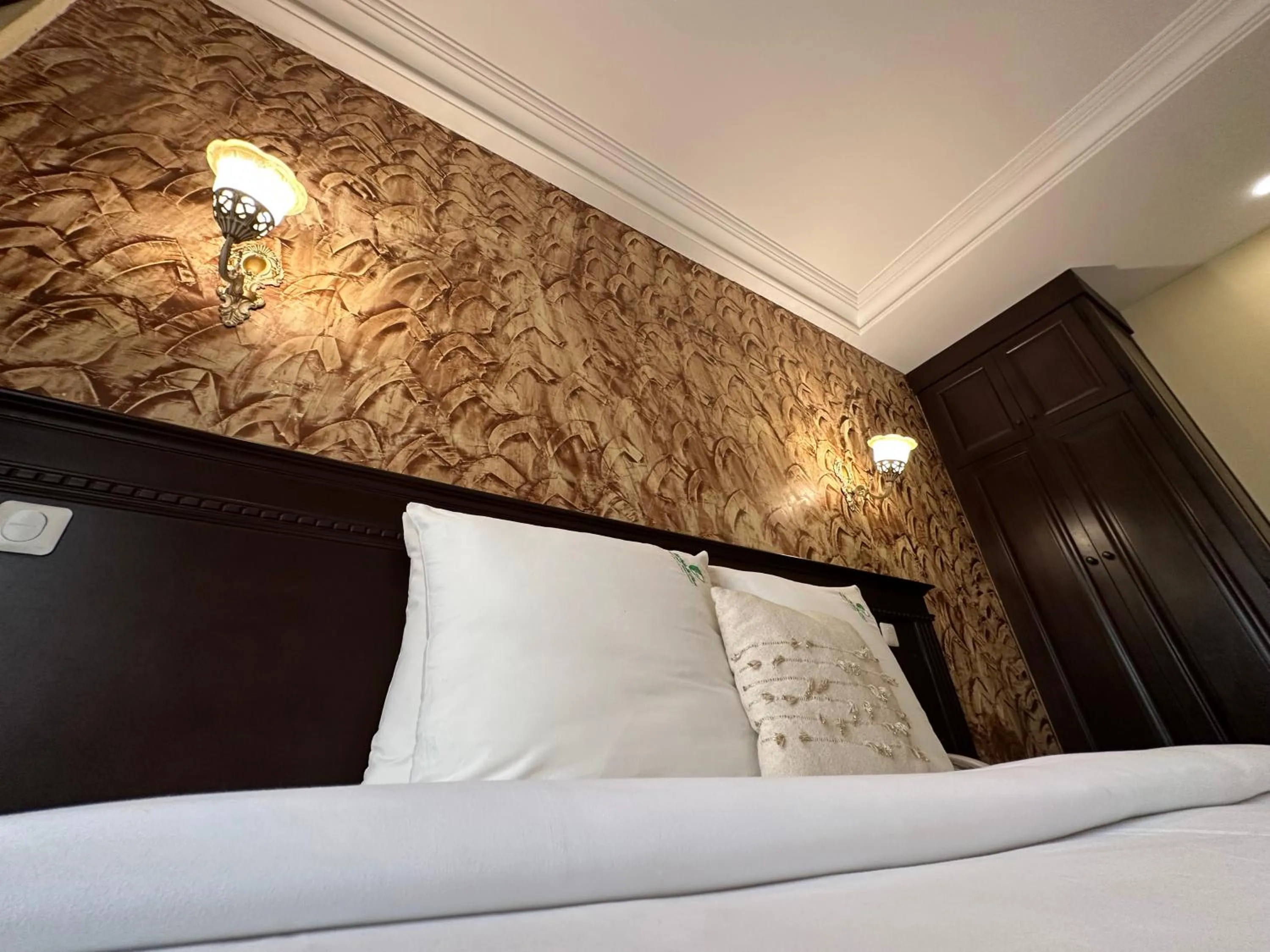 Bedroom, Bed in Hotel Vallée Des Princes