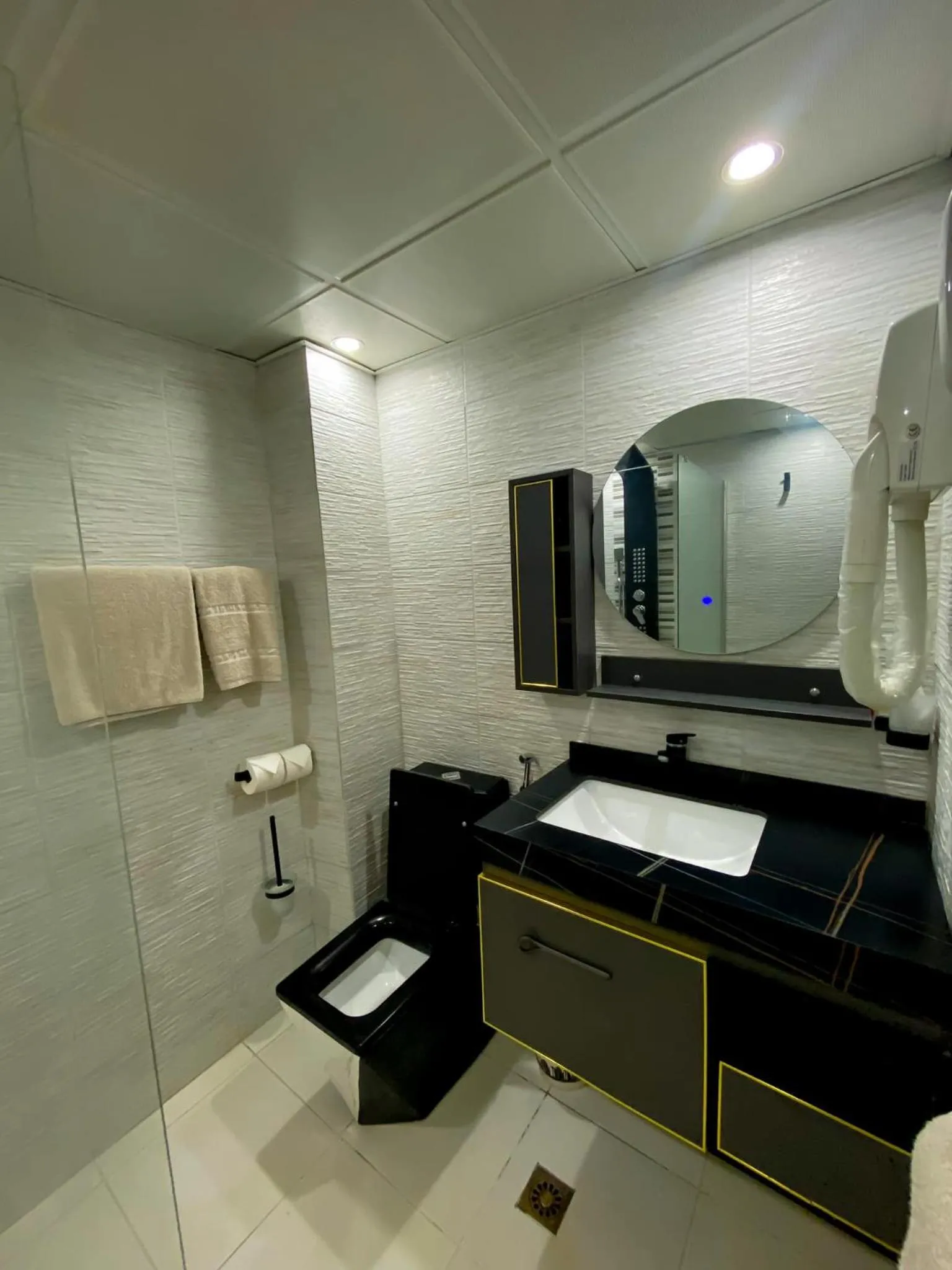 Shower in Hotel Vallée Des Princes