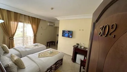 Photo of the whole room, Bed in Hotel Vallée Des Princes