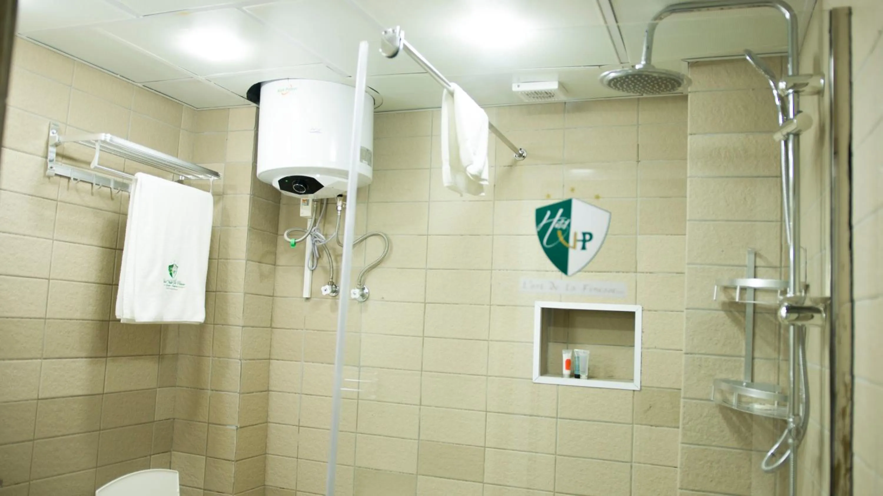 Shower in Hotel Vallée Des Princes