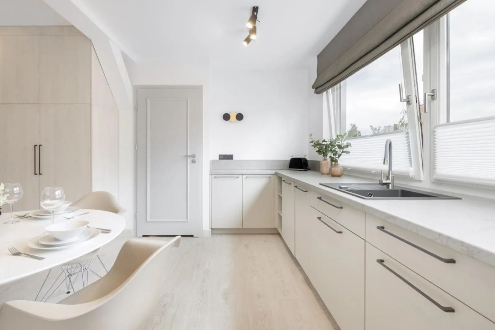 Kitchen or kitchenette in Apartamenty L11, Limanowskiego