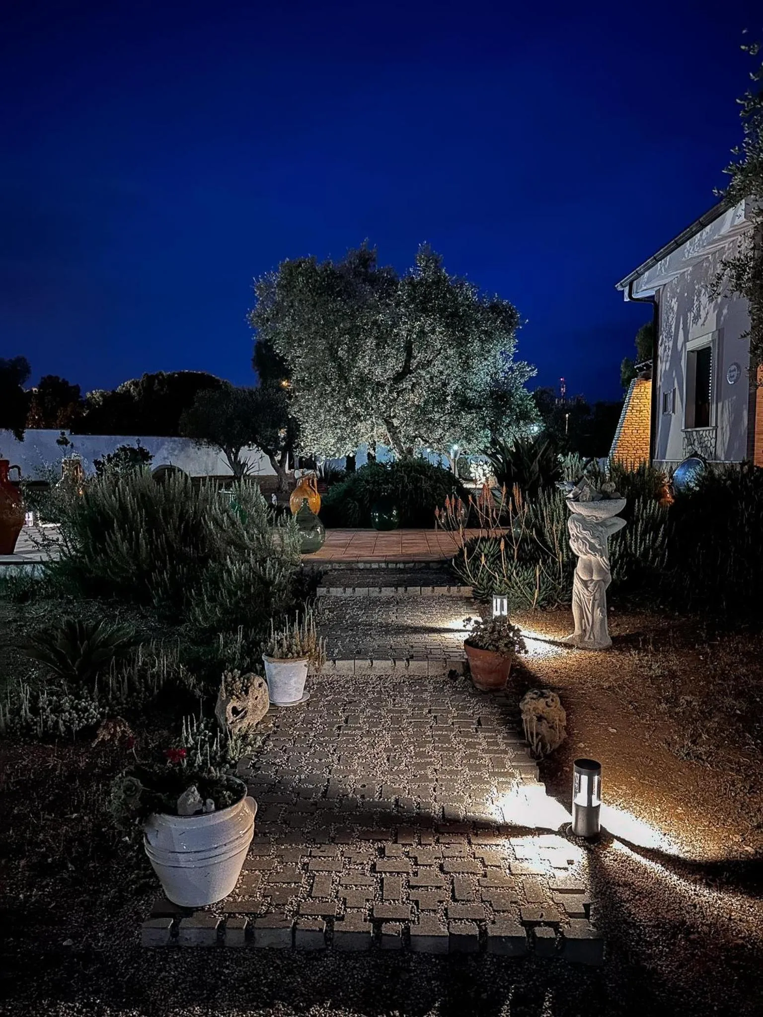 Night in Villa Mariella