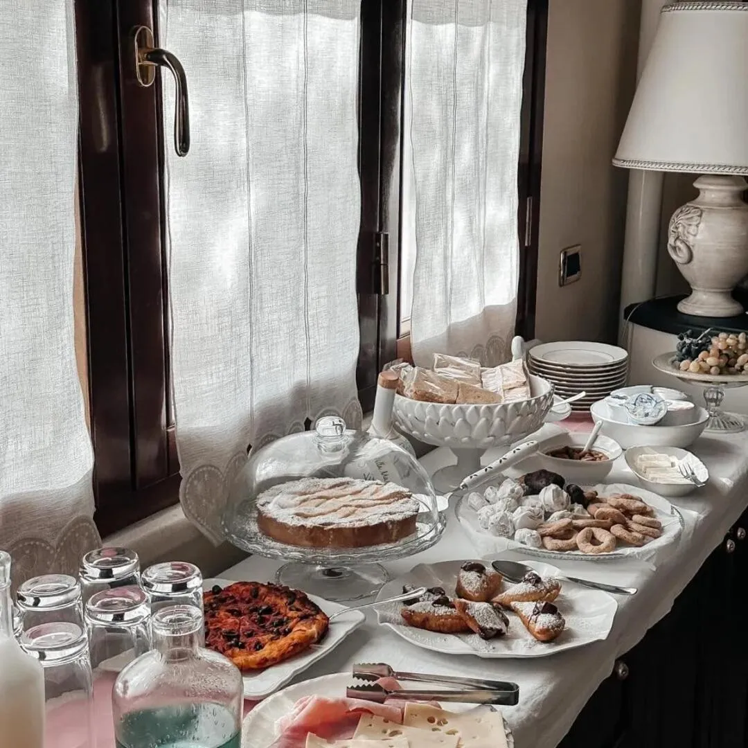 Buffet breakfast in Villa Mariella