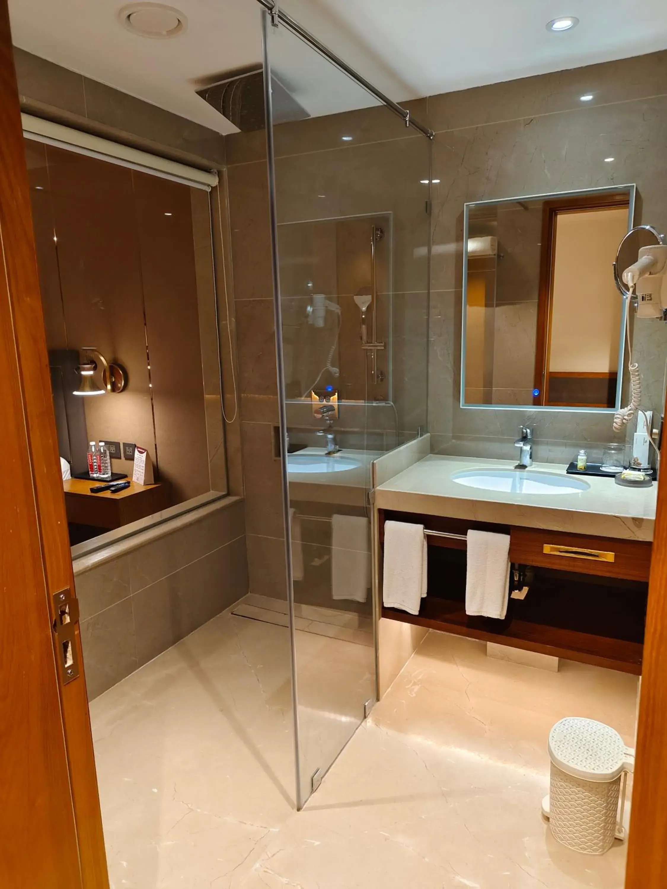 Premium Suite Room in Pride Hotel Udaipur Premium Suite Room in Pride Hotel Udaipur