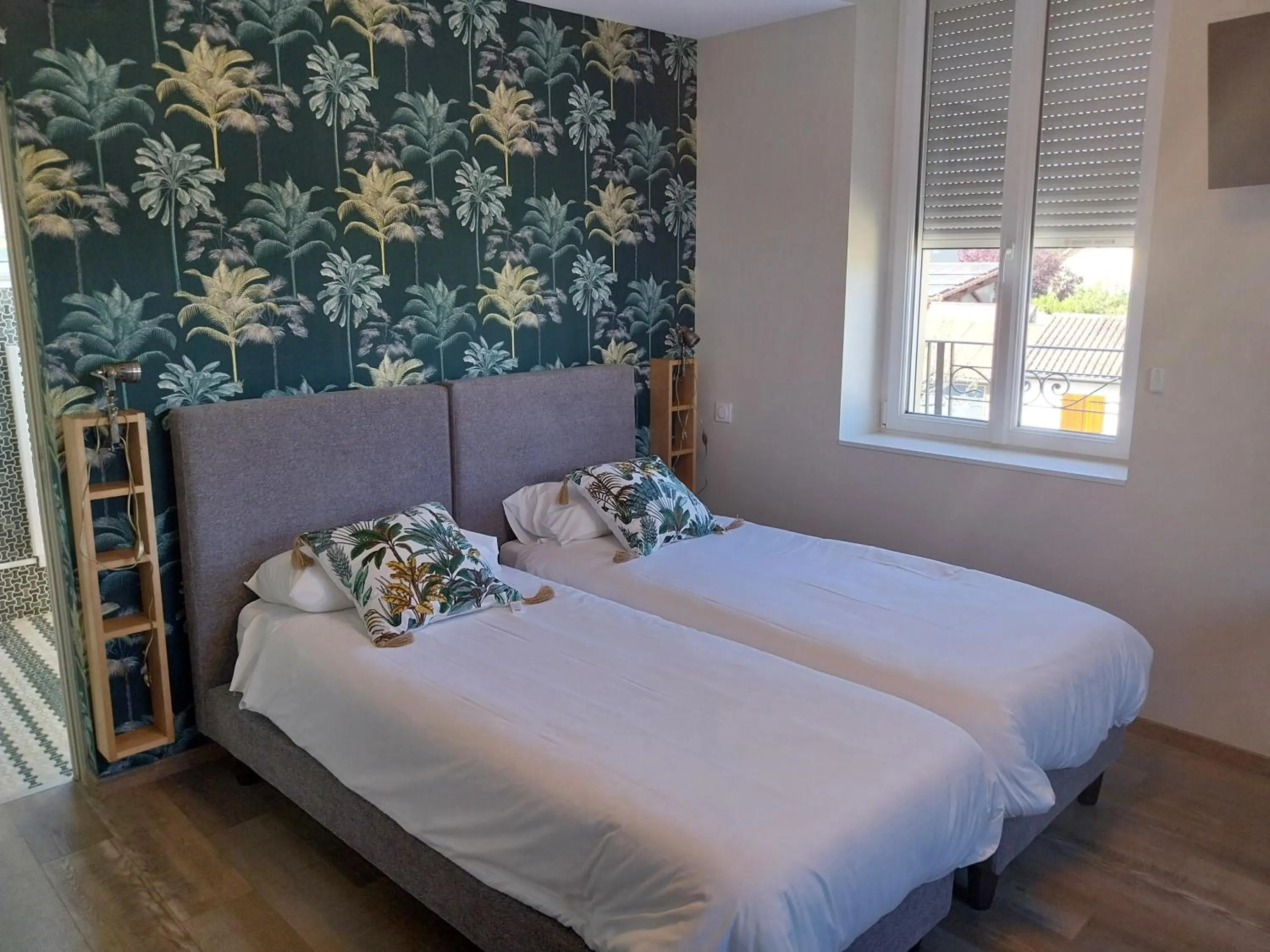 Bed in Logis Hôtel Restaurant Cruzel