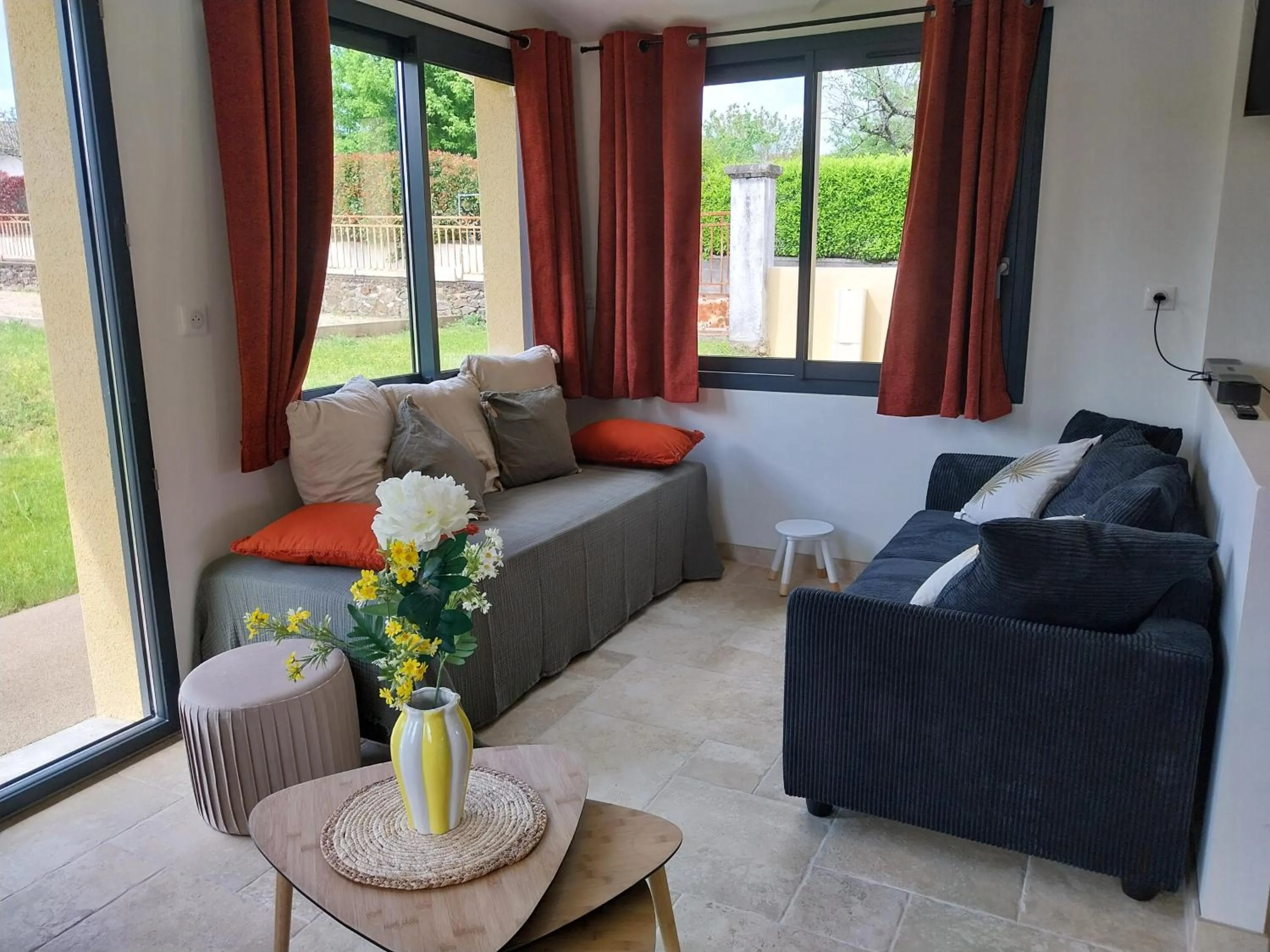 Living room in Logis Hôtel Restaurant Cruzel