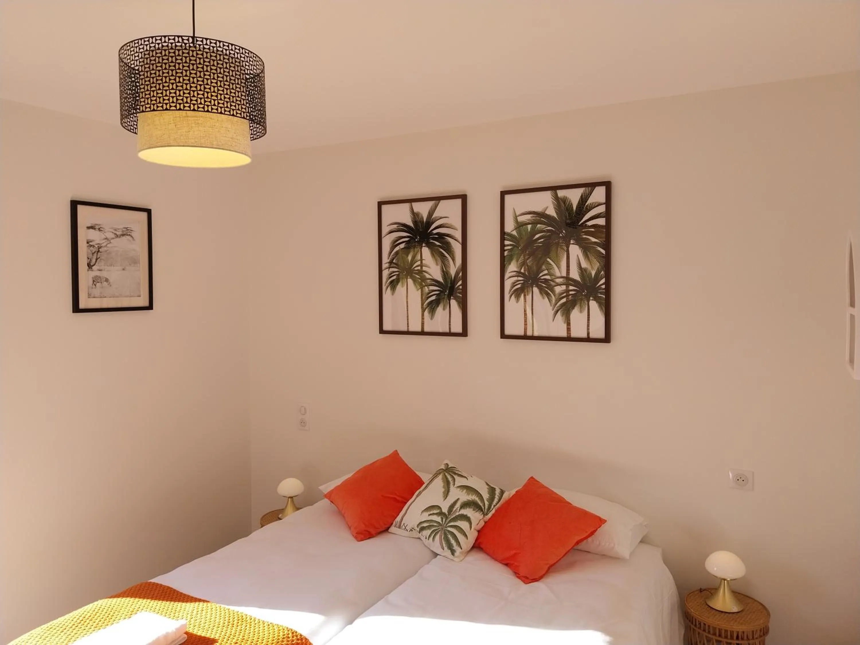 Bed in Logis Hôtel Restaurant Cruzel