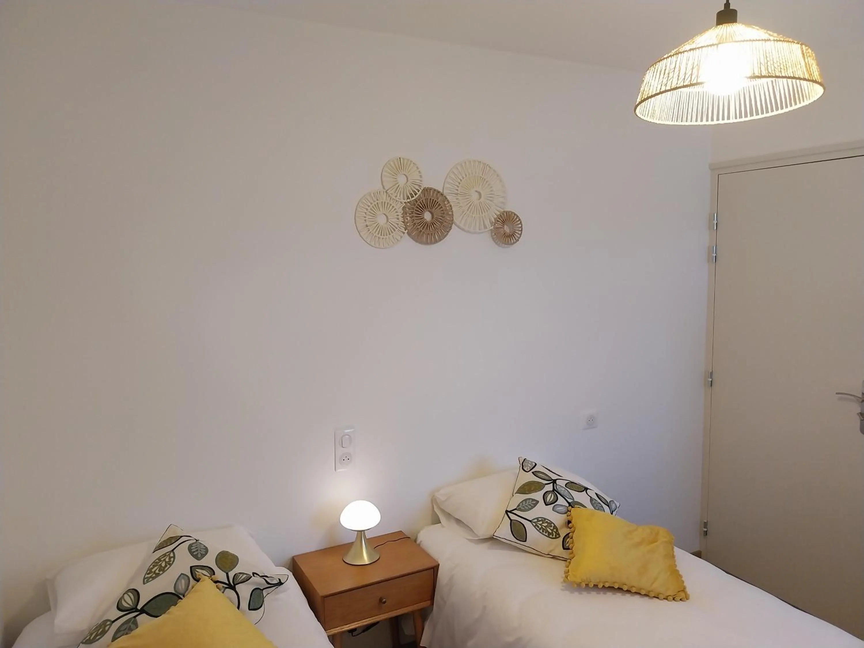 Bed in Logis Hôtel Restaurant Cruzel